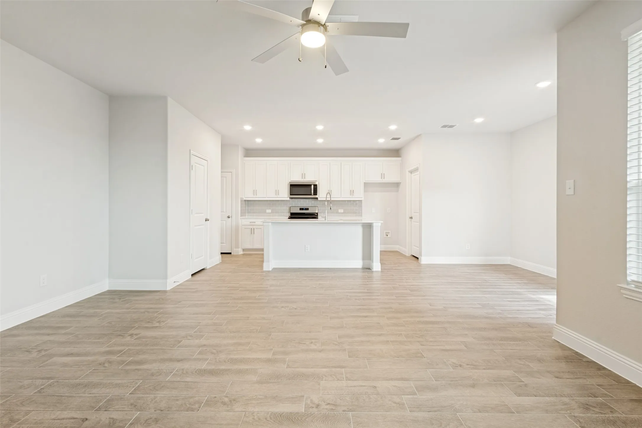 Single Family Residence For Rent in Collin County , 806 Sicily Boulevard, Princeton, Texas 75407, 3 Bedroom, 3 Bathroom, 2 Garage spaces, 1,777 Sqft, built in 2025, mls#21363207, Real Estate Agent in Princeton, Homes For Rent in Collin county, Homes For Rent in Princeton, Realtor in Princeton Texas, Real Estate Brokerage Independent Realty Texas, Luminita Cordes Realtor