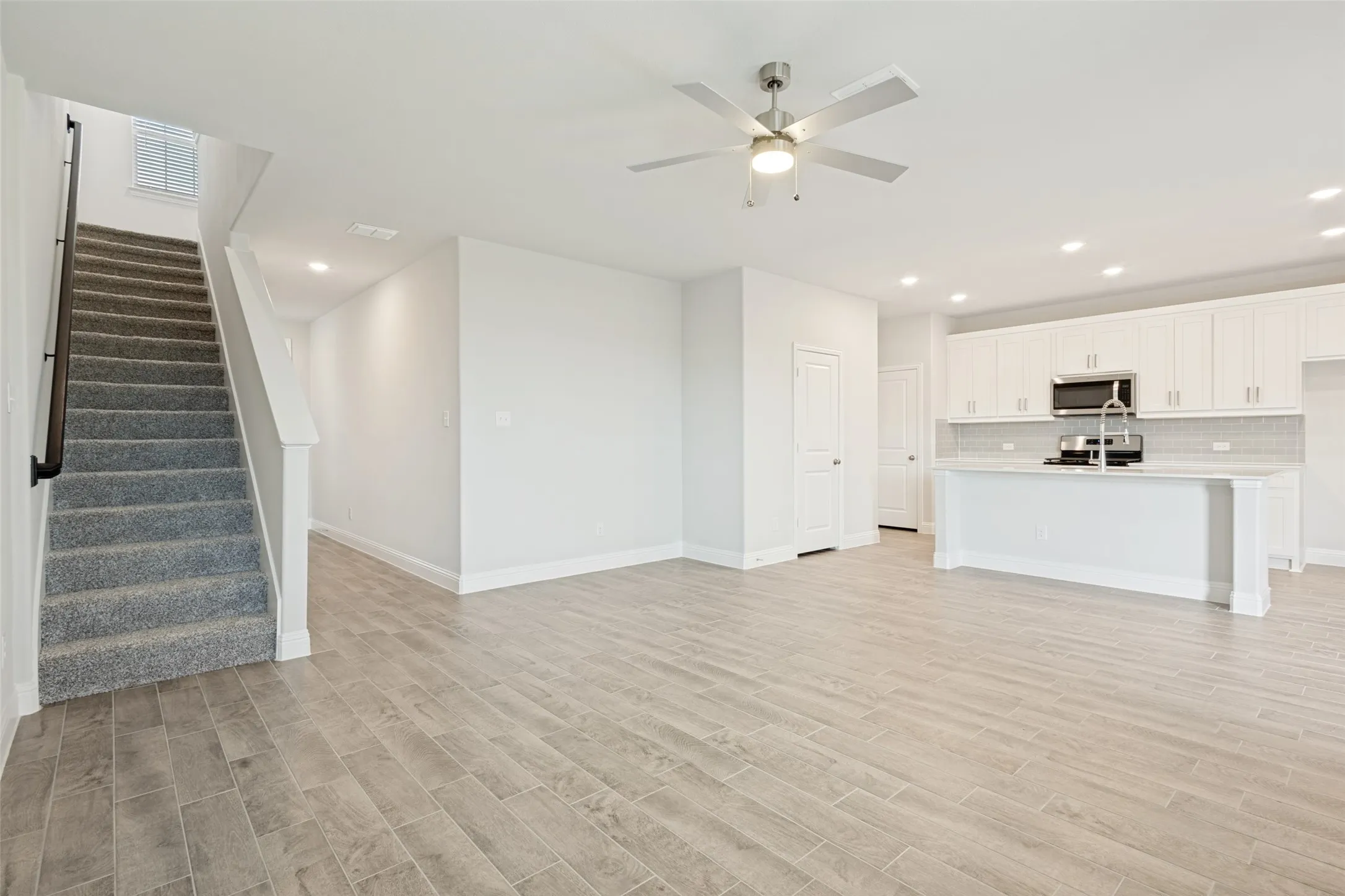 Single Family Residence For Rent in Collin County , 806 Sicily Boulevard, Princeton, Texas 75407, 3 Bedroom, 3 Bathroom, 2 Garage spaces, 1,777 Sqft, built in 2025, mls#21363207, Real Estate Agent in Princeton, Homes For Rent in Collin county, Homes For Rent in Princeton, Realtor in Princeton Texas, Real Estate Brokerage Independent Realty Texas, Luminita Cordes Realtor