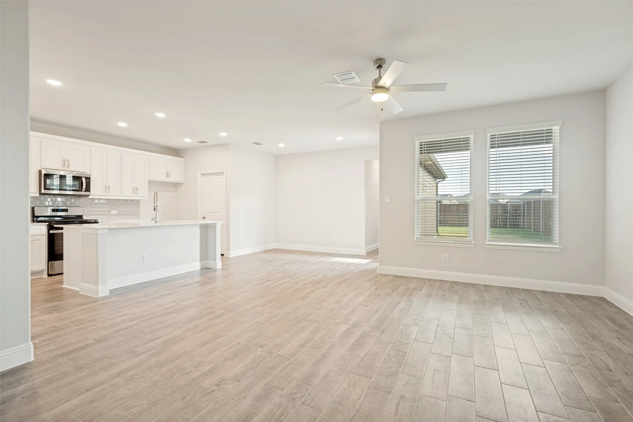 Single Family Residence For Rent in Collin County , 806 Sicily Boulevard, Princeton, Texas 75407, 3 Bedroom, 3 Bathroom, 2 Garage spaces, 1,777 Sqft, built in 2025, mls#21363207, Real Estate Agent in Princeton, Homes For Rent in Collin county, Homes For Rent in Princeton, Realtor in Princeton Texas, Real Estate Brokerage Independent Realty Texas, Luminita Cordes Realtor