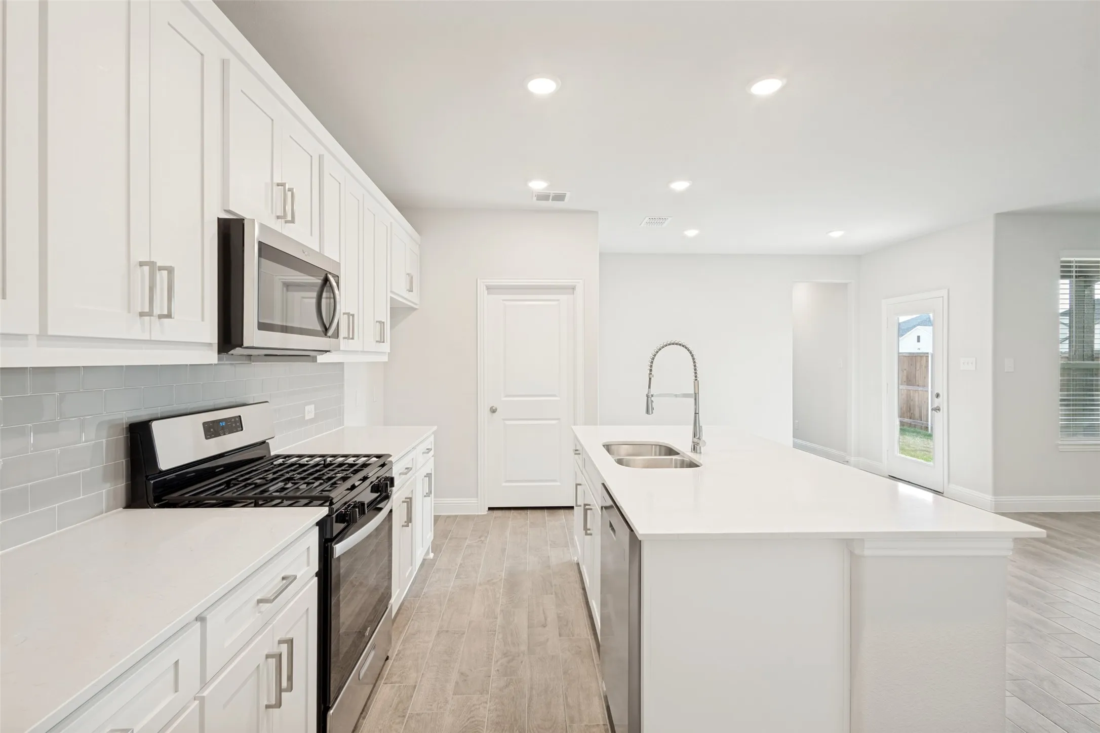 Single Family Residence For Rent in Collin County , 806 Sicily Boulevard, Princeton, Texas 75407, 3 Bedroom, 3 Bathroom, 2 Garage spaces, 1,777 Sqft, built in 2025, mls#21363207, Real Estate Agent in Princeton, Homes For Rent in Collin county, Homes For Rent in Princeton, Realtor in Princeton Texas, Real Estate Brokerage Independent Realty Texas, Luminita Cordes Realtor