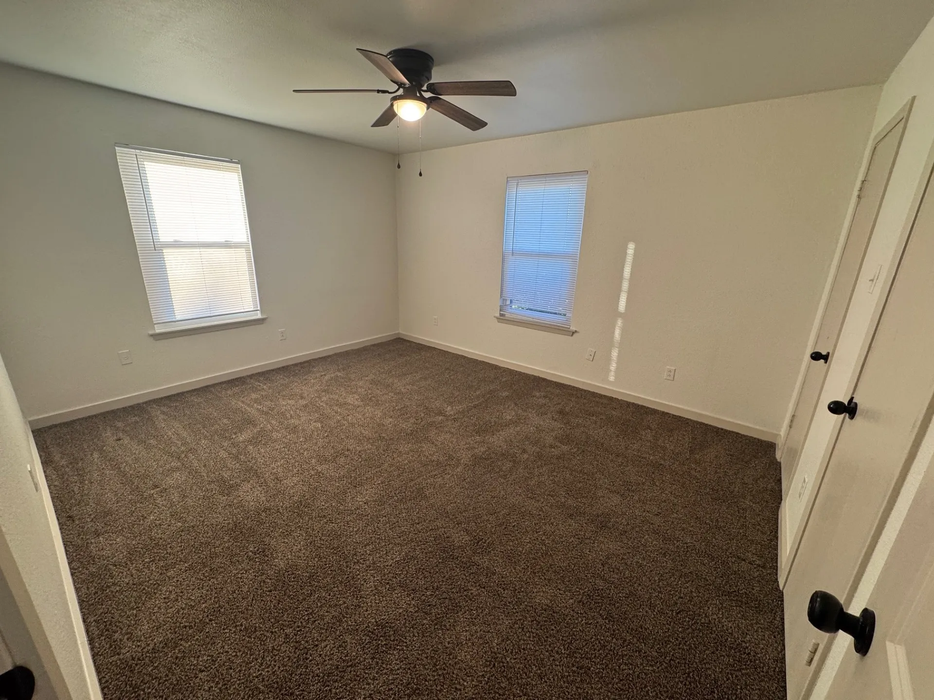 Apartment For Rent in Tarrant County , 7300 Comanche Trail 5, Lake Worth, Texas 76135, 2 Bedroom, 1 Bathroom, Garage spaces, 850 Sqft, built in 1980, mls#21363162, Real Estate Agent in Lake Worth, Homes For Rent in Tarrant county, Homes For Rent in Lake Worth, Realtor in Lake Worth Texas, Real Estate Brokerage Independent Realty Texas, Luminita Cordes Realtor