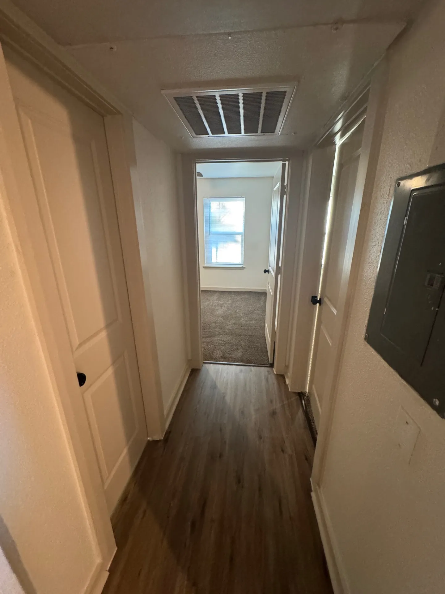 Apartment For Rent in Tarrant County , 7300 Comanche Trail 5, Lake Worth, Texas 76135, 2 Bedroom, 1 Bathroom, Garage spaces, 850 Sqft, built in 1980, mls#21363162, Real Estate Agent in Lake Worth, Homes For Rent in Tarrant county, Homes For Rent in Lake Worth, Realtor in Lake Worth Texas, Real Estate Brokerage Independent Realty Texas, Luminita Cordes Realtor