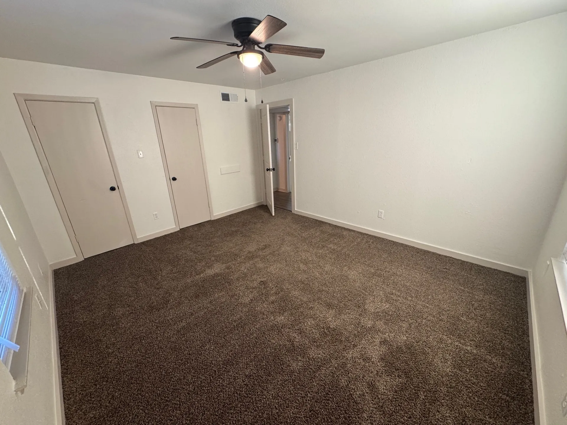 Apartment For Rent in Tarrant County , 7300 Comanche Trail 5, Lake Worth, Texas 76135, 2 Bedroom, 1 Bathroom, Garage spaces, 850 Sqft, built in 1980, mls#21363162, Real Estate Agent in Lake Worth, Homes For Rent in Tarrant county, Homes For Rent in Lake Worth, Realtor in Lake Worth Texas, Real Estate Brokerage Independent Realty Texas, Luminita Cordes Realtor