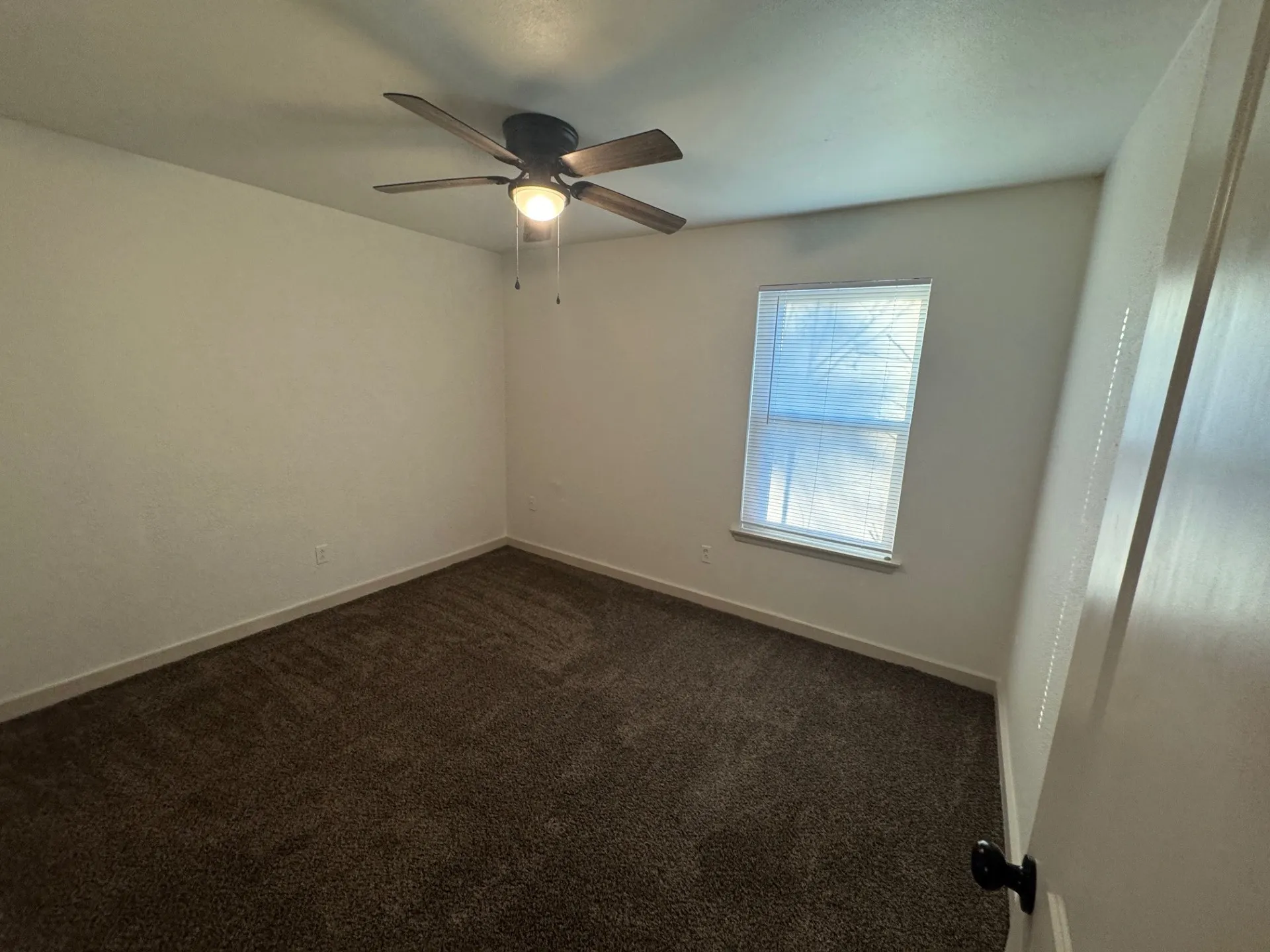 Apartment For Rent in Tarrant County , 7300 Comanche Trail 5, Lake Worth, Texas 76135, 2 Bedroom, 1 Bathroom, Garage spaces, 850 Sqft, built in 1980, mls#21363162, Real Estate Agent in Lake Worth, Homes For Rent in Tarrant county, Homes For Rent in Lake Worth, Realtor in Lake Worth Texas, Real Estate Brokerage Independent Realty Texas, Luminita Cordes Realtor