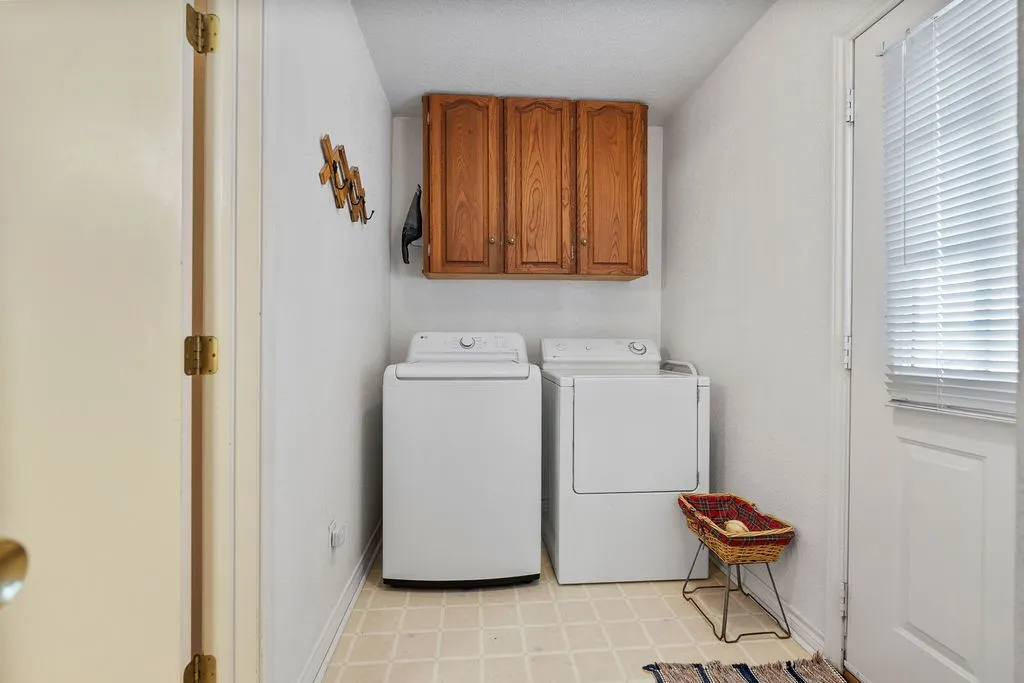 Single Family Residence For Sale in Denton County , 1510 Stanford Court, Denton, Texas 76210, 3 Bedroom, 3 Bathroom, 2 Garage spaces, 1,242 Sqft, built in 2004, mls#21349462, Real Estate Agent in Denton, Homes For Sale in Denton county, Homes For Sale in Denton, Realtor in Denton Texas, Real Estate Brokerage Independent Realty Texas, Luminita Cordes Realtor