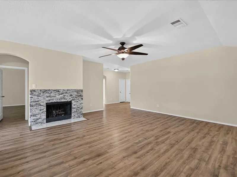 Single Family Residence For Rent in Denton County , 2313 Belmont Park Drive, Denton, Texas 76210, 3 Bedroom, 2 Bathroom, 2 Garage spaces, 1,638 Sqft, built in 2003, Price $2,350, mls#21363156, Real Estate Agent in Denton, Homes For Rent in Denton county, Homes For Rent in Denton, Realtor in Denton Texas, Real Estate Brokerage Independent Realty Texas, Luminita Cordes Realtor
