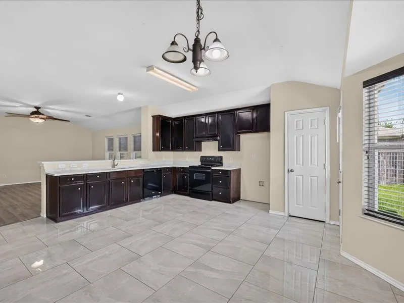 Single Family Residence For Rent in Denton County , 2313 Belmont Park Drive, Denton, Texas 76210, 3 Bedroom, 2 Bathroom, 2 Garage spaces, 1,638 Sqft, built in 2003, Price $2,350, mls#21363156, Real Estate Agent in Denton, Homes For Rent in Denton county, Homes For Rent in Denton, Realtor in Denton Texas, Real Estate Brokerage Independent Realty Texas, Luminita Cordes Realtor