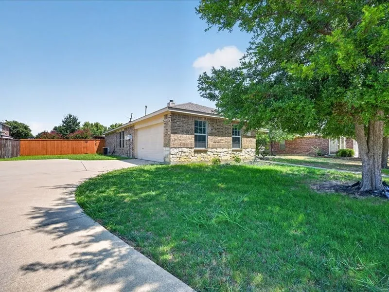 Single Family Residence For Rent in Denton County , 2313 Belmont Park Drive, Denton, Texas 76210, 3 Bedroom, 2 Bathroom, 2 Garage spaces, 1,638 Sqft, built in 2003, Price $2,350, mls#21363156, Real Estate Agent in Denton, Homes For Rent in Denton county, Homes For Rent in Denton, Realtor in Denton Texas, Real Estate Brokerage Independent Realty Texas, Luminita Cordes Realtor