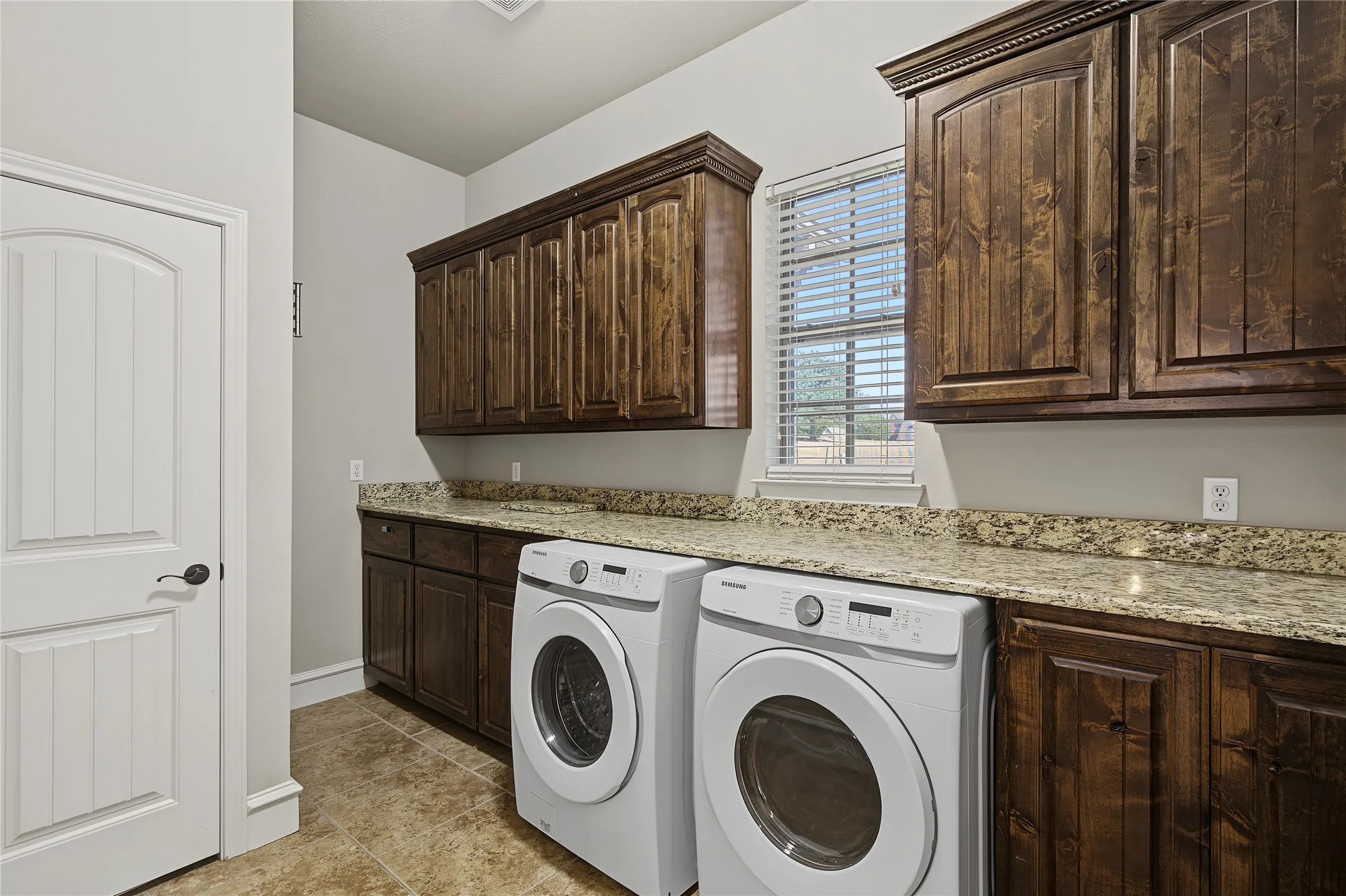 Single Family Residence For Sale in Parker County , 124 Carnes Court, Springtown, Texas 76082, 4 Bedroom, 3 Bathroom, 3 Garage spaces, 2,813 Sqft, built in 2011, mls#21360449, Real Estate Agent in Springtown, Homes For Sale in Parker county, Homes For Sale in Springtown, Realtor in Springtown Texas, Real Estate Brokerage Independent Realty Texas, Luminita Cordes Realtor