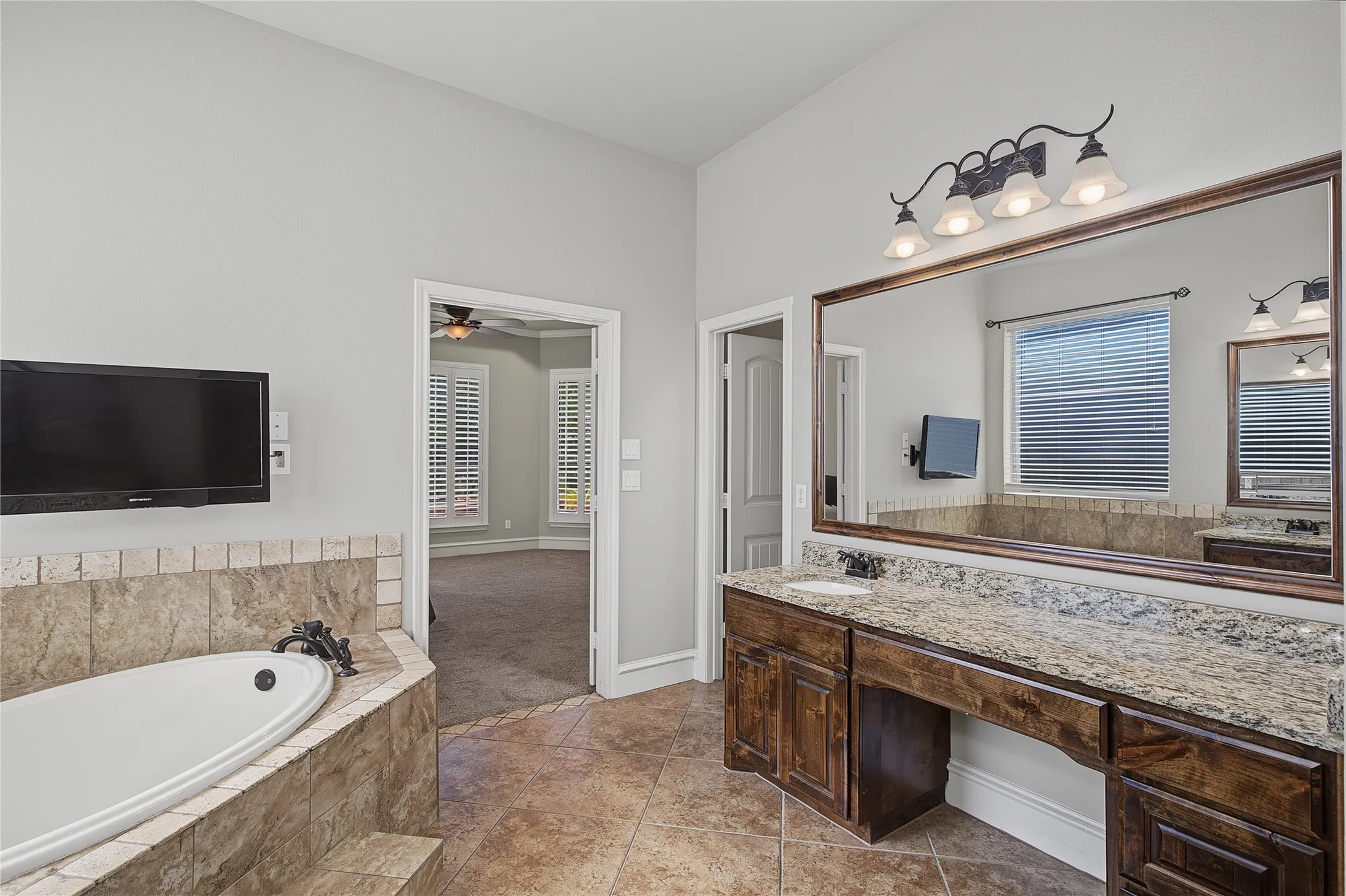 Single Family Residence For Sale in Parker County , 124 Carnes Court, Springtown, Texas 76082, 4 Bedroom, 3 Bathroom, 3 Garage spaces, 2,813 Sqft, built in 2011, mls#21360449, Real Estate Agent in Springtown, Homes For Sale in Parker county, Homes For Sale in Springtown, Realtor in Springtown Texas, Real Estate Brokerage Independent Realty Texas, Luminita Cordes Realtor