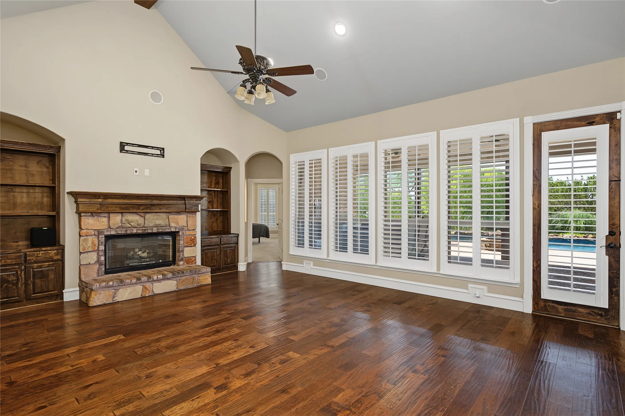Single Family Residence For Sale in Parker County , 124 Carnes Court, Springtown, Texas 76082, 4 Bedroom, 3 Bathroom, 3 Garage spaces, 2,813 Sqft, built in 2011, mls#21360449, Real Estate Agent in Springtown, Homes For Sale in Parker county, Homes For Sale in Springtown, Realtor in Springtown Texas, Real Estate Brokerage Independent Realty Texas, Luminita Cordes Realtor