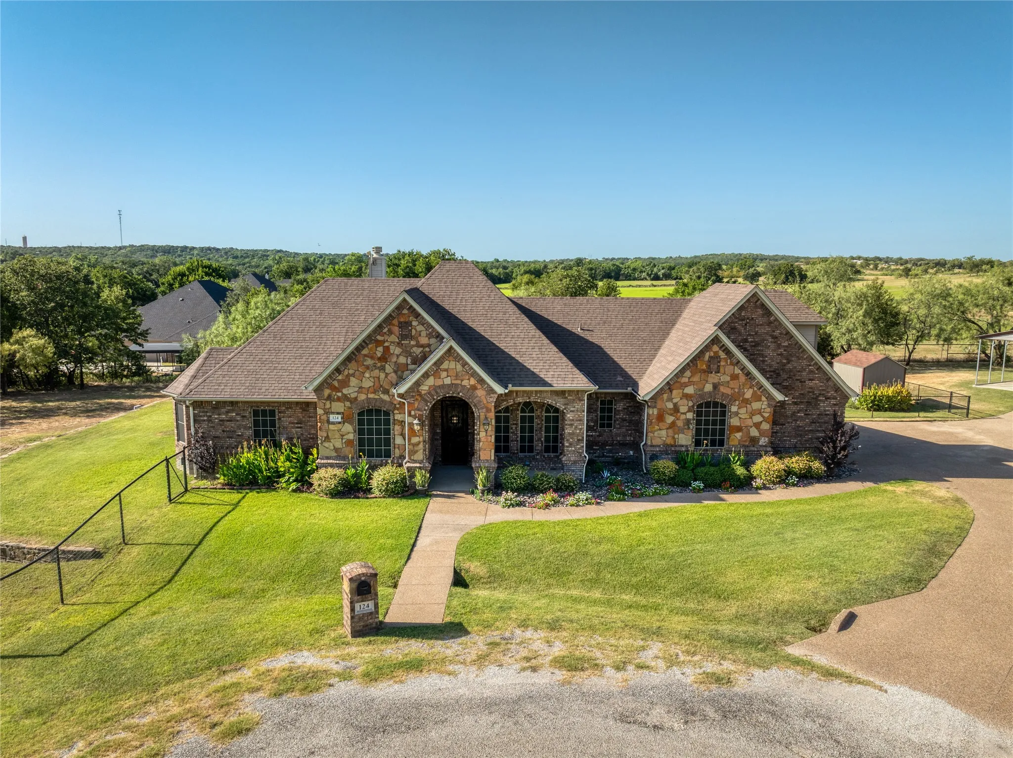Single Family Residence For Sale in Parker County , 124 Carnes Court, Springtown, Texas 76082, 4 Bedroom, 3 Bathroom, 3 Garage spaces, 2,813 Sqft, built in 2011, mls#21360449, Real Estate Agent in Springtown, Homes For Sale in Parker county, Homes For Sale in Springtown, Realtor in Springtown Texas, Real Estate Brokerage Independent Realty Texas, Luminita Cordes Realtor
