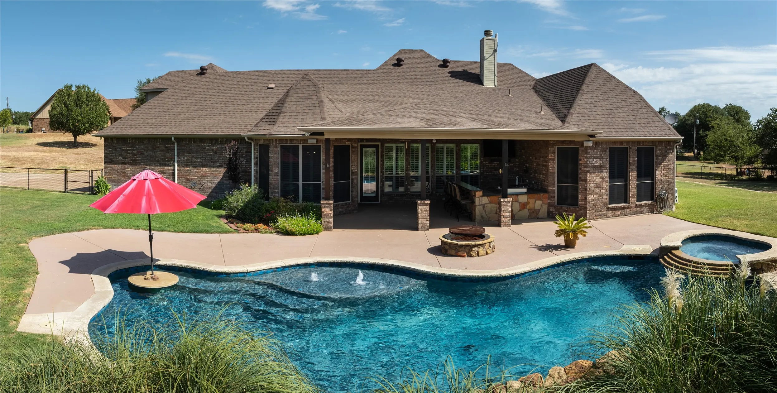 Single Family Residence For Sale in Parker County , 124 Carnes Court, Springtown, Texas 76082, 4 Bedroom, 3 Bathroom, 3 Garage spaces, 2,813 Sqft, built in 2011, mls#21360449, Real Estate Agent in Springtown, Homes For Sale in Parker county, Homes For Sale in Springtown, Realtor in Springtown Texas, Real Estate Brokerage Independent Realty Texas, Luminita Cordes Realtor