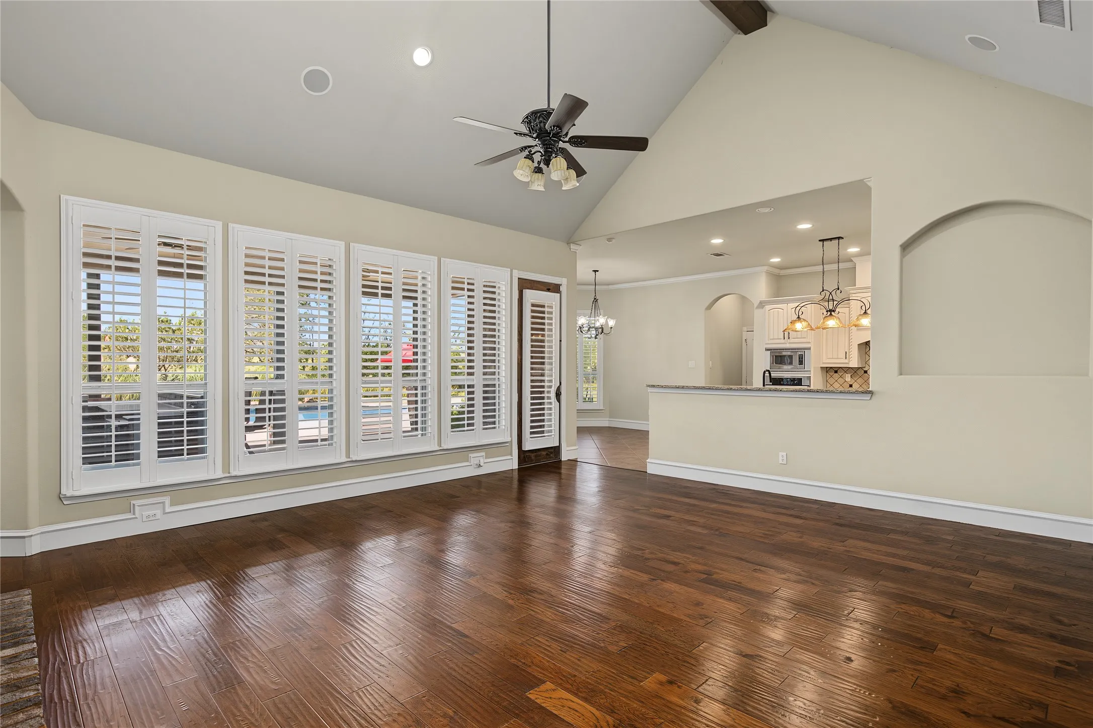 Single Family Residence For Sale in Parker County , 124 Carnes Court, Springtown, Texas 76082, 4 Bedroom, 3 Bathroom, 3 Garage spaces, 2,813 Sqft, built in 2011, mls#21360449, Real Estate Agent in Springtown, Homes For Sale in Parker county, Homes For Sale in Springtown, Realtor in Springtown Texas, Real Estate Brokerage Independent Realty Texas, Luminita Cordes Realtor