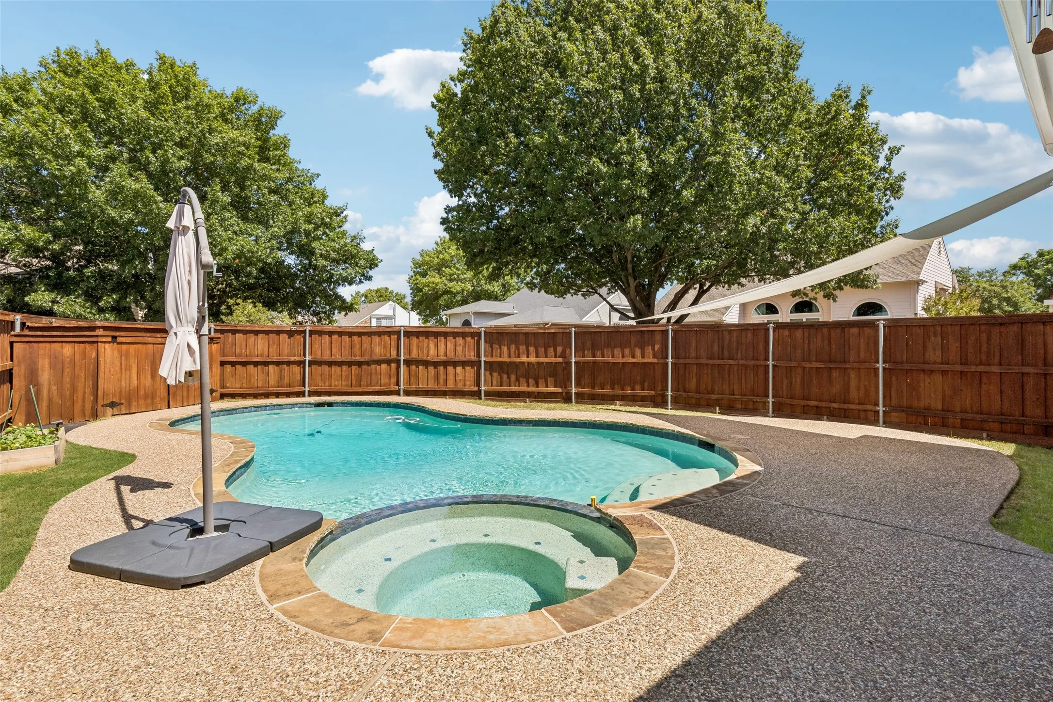 Single Family Residence For Sale in Dallas County , 8113 Pickard Drive, Rowlett, Texas 75088, 3 Bedroom, 2 Bathroom, 2 Garage spaces, 1,769 Sqft, built in 1989, mls#21363216, Real Estate Agent in Rowlett, Homes For Sale in Dallas county, Homes For Sale in Rowlett, Realtor in Rowlett Texas, Real Estate Brokerage Independent Realty Texas, Luminita Cordes Realtor