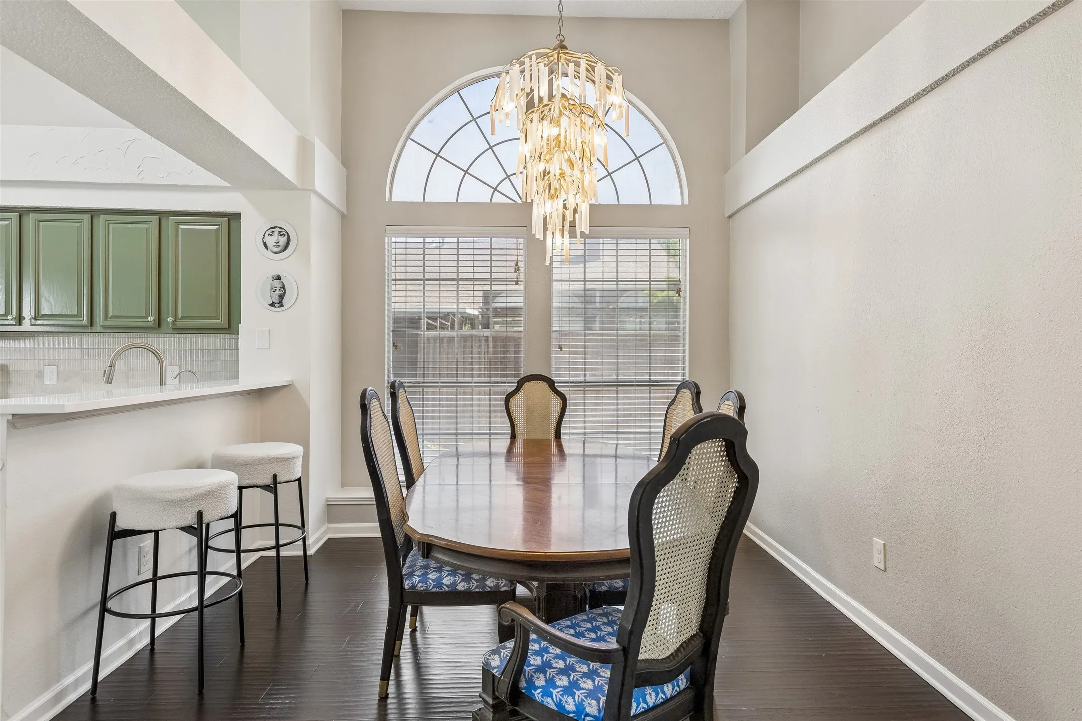 Single Family Residence For Sale in Dallas County , 8113 Pickard Drive, Rowlett, Texas 75088, 3 Bedroom, 2 Bathroom, 2 Garage spaces, 1,769 Sqft, built in 1989, mls#21363216, Real Estate Agent in Rowlett, Homes For Sale in Dallas county, Homes For Sale in Rowlett, Realtor in Rowlett Texas, Real Estate Brokerage Independent Realty Texas, Luminita Cordes Realtor