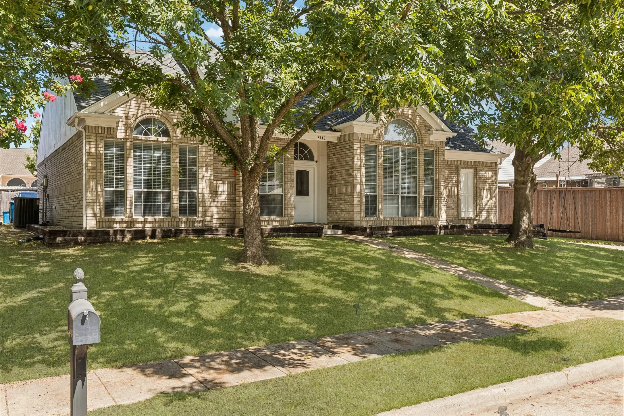 Single Family Residence For Sale in Dallas County , 8113 Pickard Drive, Rowlett, Texas 75088, 3 Bedroom, 2 Bathroom, 2 Garage spaces, 1,769 Sqft, built in 1989, mls#21363216, Real Estate Agent in Rowlett, Homes For Sale in Dallas county, Homes For Sale in Rowlett, Realtor in Rowlett Texas, Real Estate Brokerage Independent Realty Texas, Luminita Cordes Realtor