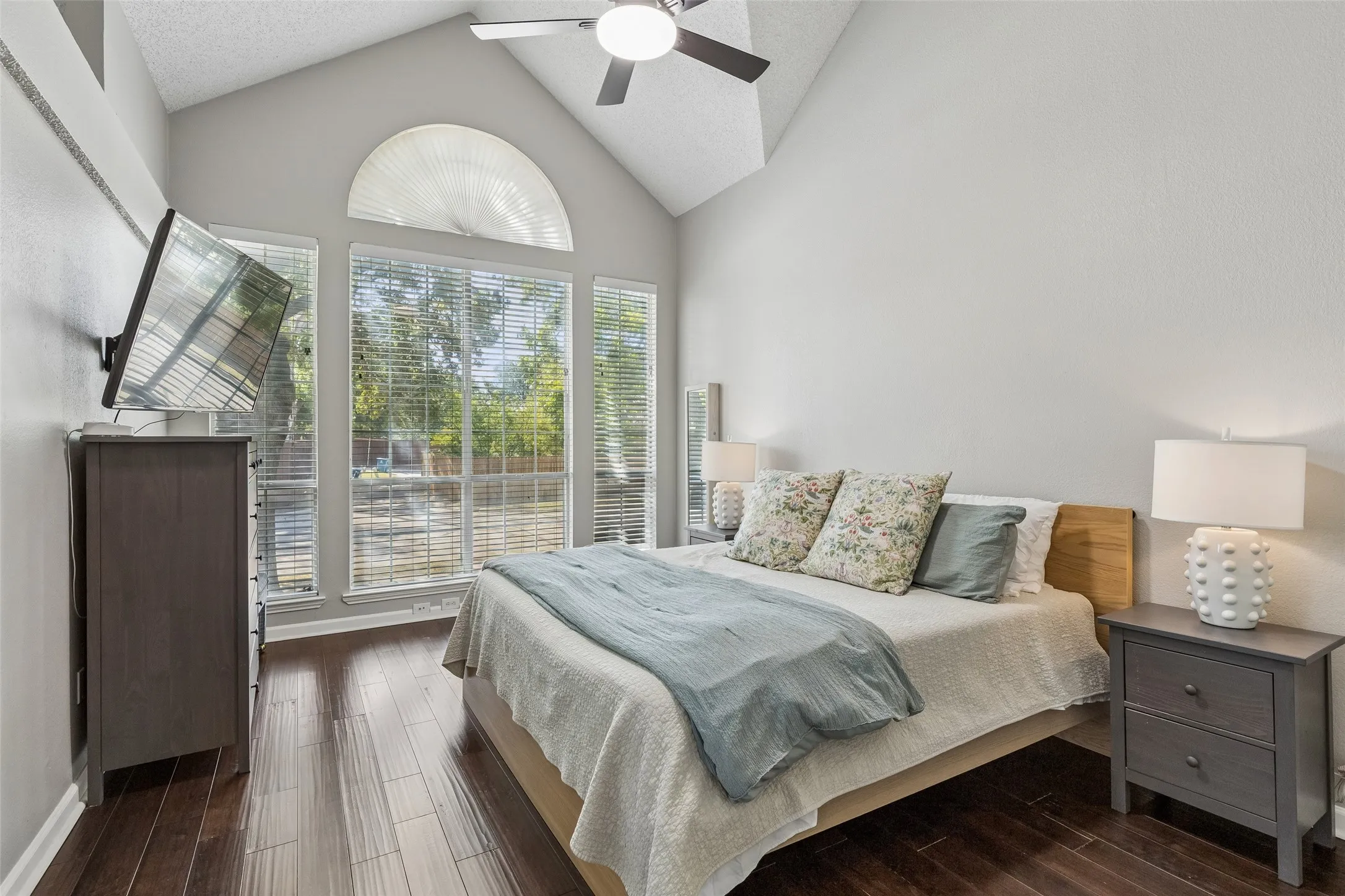 Single Family Residence For Sale in Dallas County , 8113 Pickard Drive, Rowlett, Texas 75088, 3 Bedroom, 2 Bathroom, 2 Garage spaces, 1,769 Sqft, built in 1989, mls#21363216, Real Estate Agent in Rowlett, Homes For Sale in Dallas county, Homes For Sale in Rowlett, Realtor in Rowlett Texas, Real Estate Brokerage Independent Realty Texas, Luminita Cordes Realtor