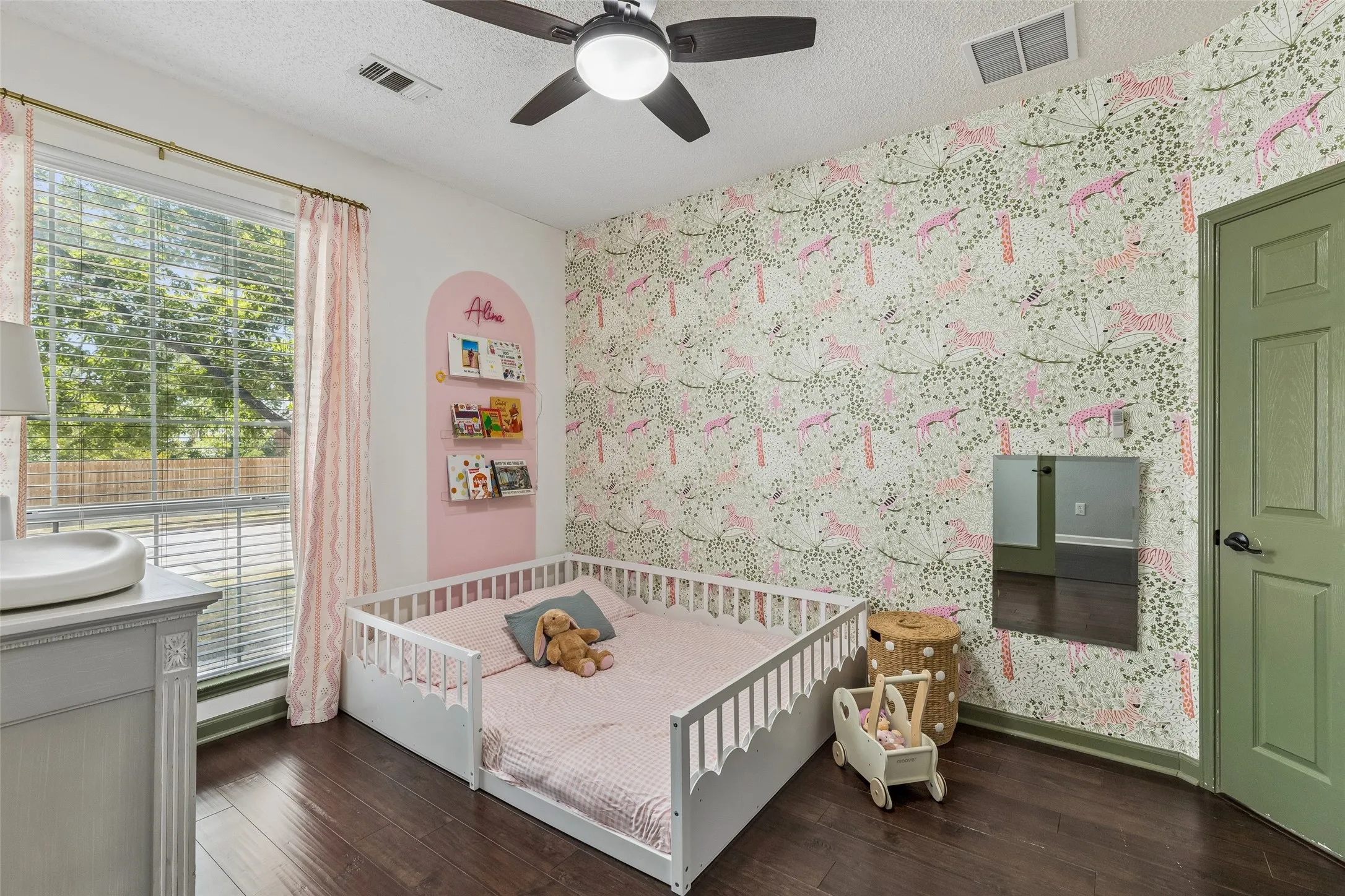 Single Family Residence For Sale in Dallas County , 8113 Pickard Drive, Rowlett, Texas 75088, 3 Bedroom, 2 Bathroom, 2 Garage spaces, 1,769 Sqft, built in 1989, mls#21363216, Real Estate Agent in Rowlett, Homes For Sale in Dallas county, Homes For Sale in Rowlett, Realtor in Rowlett Texas, Real Estate Brokerage Independent Realty Texas, Luminita Cordes Realtor