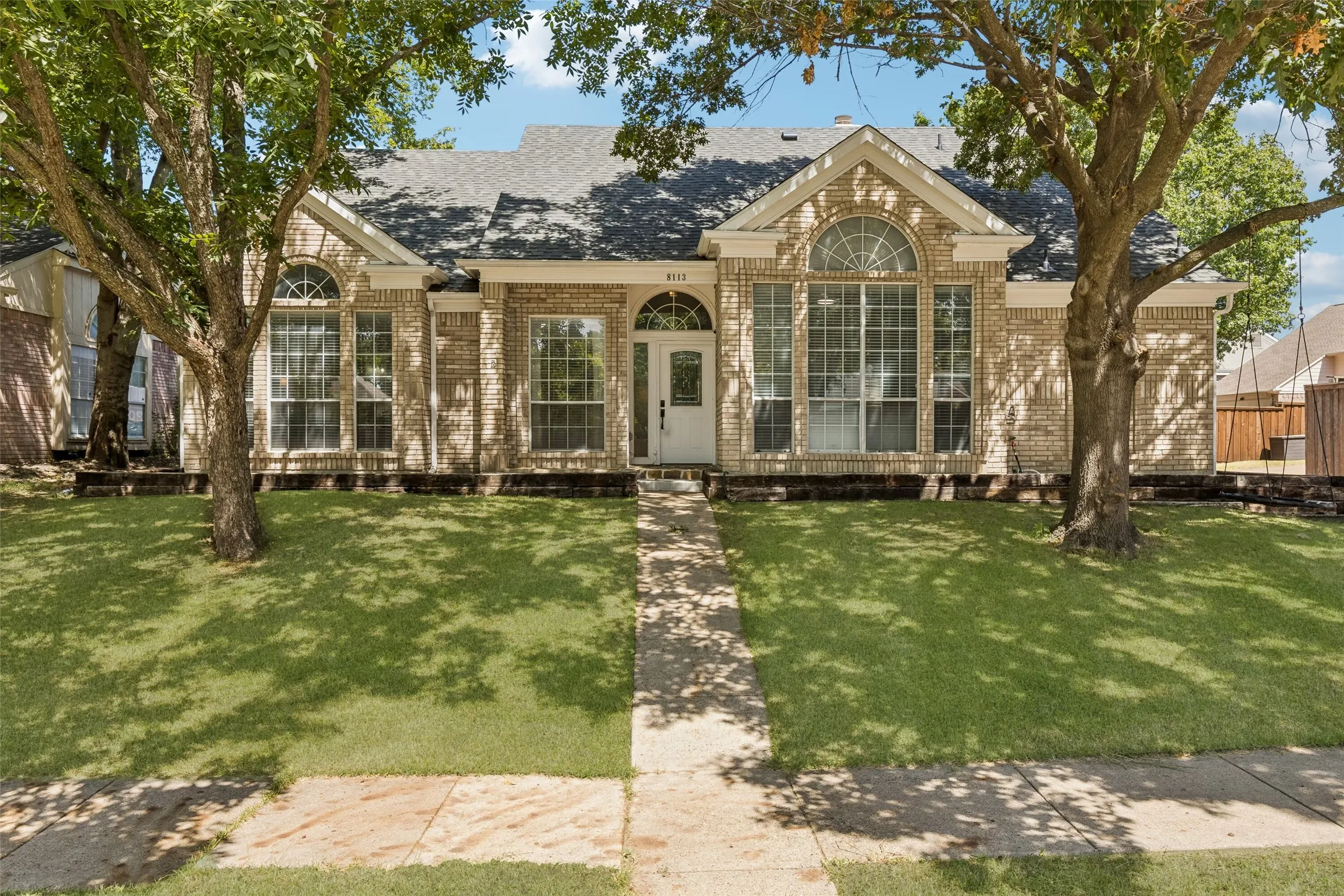 Single Family Residence For Sale in Dallas County , 8113 Pickard Drive, Rowlett, Texas 75088, 3 Bedroom, 2 Bathroom, 2 Garage spaces, 1,769 Sqft, built in 1989, mls#21363216, Real Estate Agent in Rowlett, Homes For Sale in Dallas county, Homes For Sale in Rowlett, Realtor in Rowlett Texas, Real Estate Brokerage Independent Realty Texas, Luminita Cordes Realtor