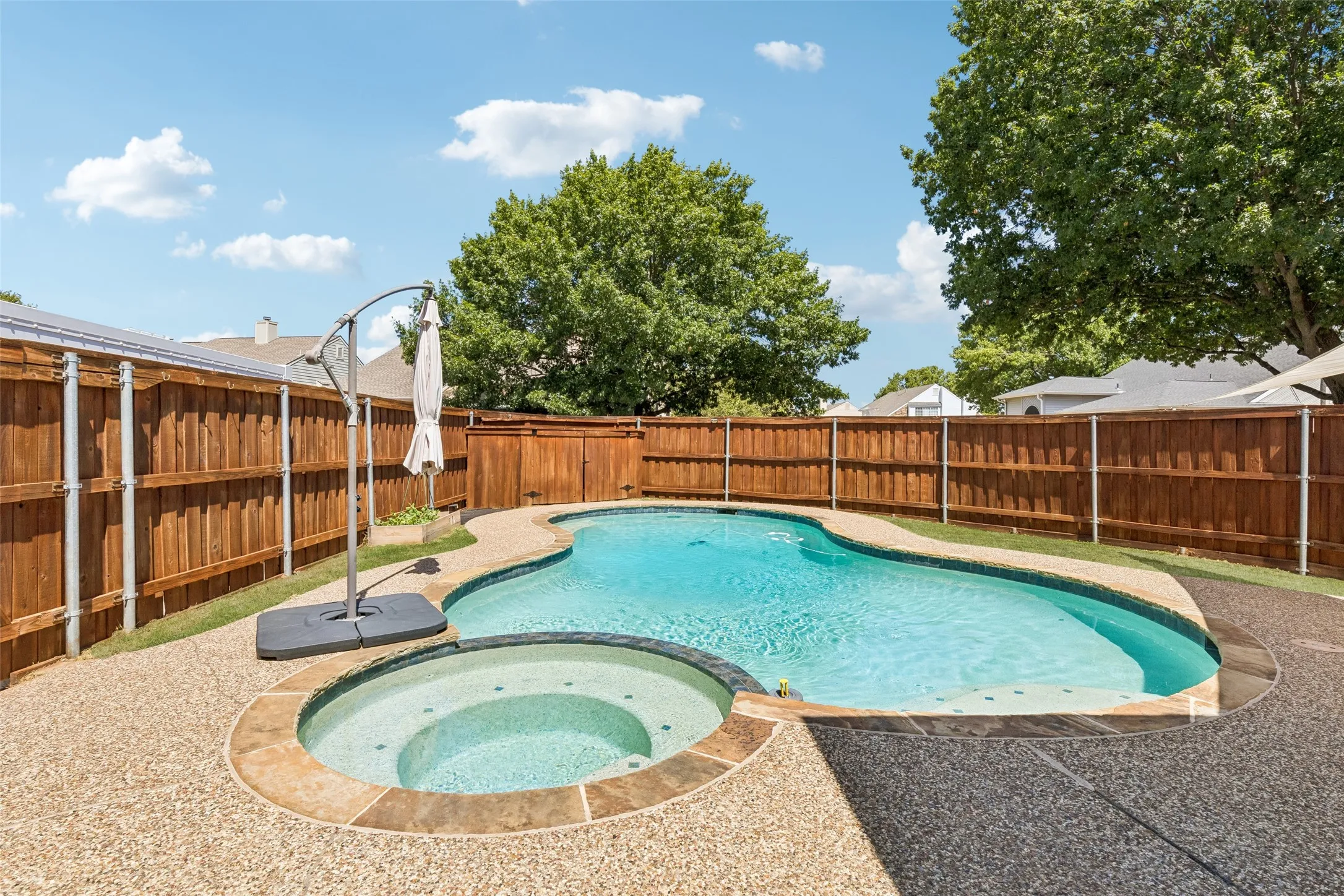 Single Family Residence For Sale in Dallas County , 8113 Pickard Drive, Rowlett, Texas 75088, 3 Bedroom, 2 Bathroom, 2 Garage spaces, 1,769 Sqft, built in 1989, mls#21363216, Real Estate Agent in Rowlett, Homes For Sale in Dallas county, Homes For Sale in Rowlett, Realtor in Rowlett Texas, Real Estate Brokerage Independent Realty Texas, Luminita Cordes Realtor