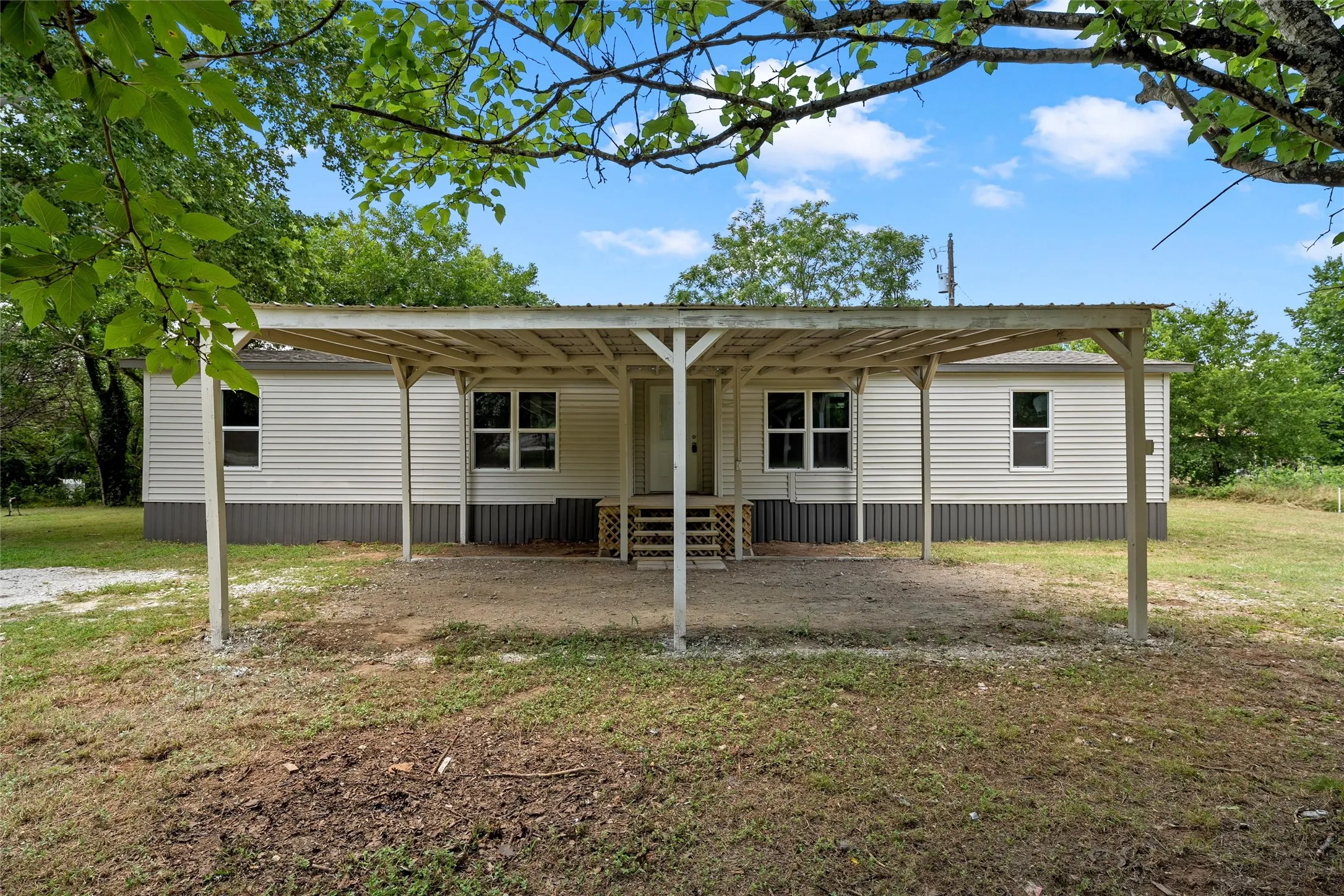 Mobile Home For Sale in Hill County , 175 Fm 2114, Aquilla, Texas 76622, 3 Bedroom, 2 Bathroom, Garage spaces, 1,440 Sqft, built in 1980, mls#21363255, Real Estate Agent in Aquilla, Homes For Sale in Hill county, Homes For Sale in Aquilla, Realtor in Aquilla Texas, Real Estate Brokerage Independent Realty Texas, Luminita Cordes Realtor