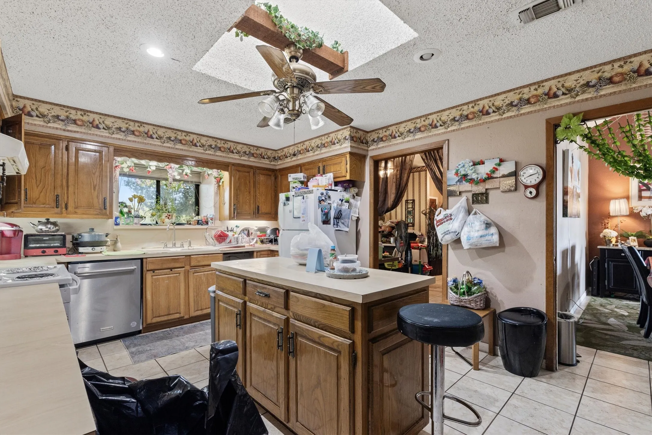 Spacious layout with immense upside and culinary potential