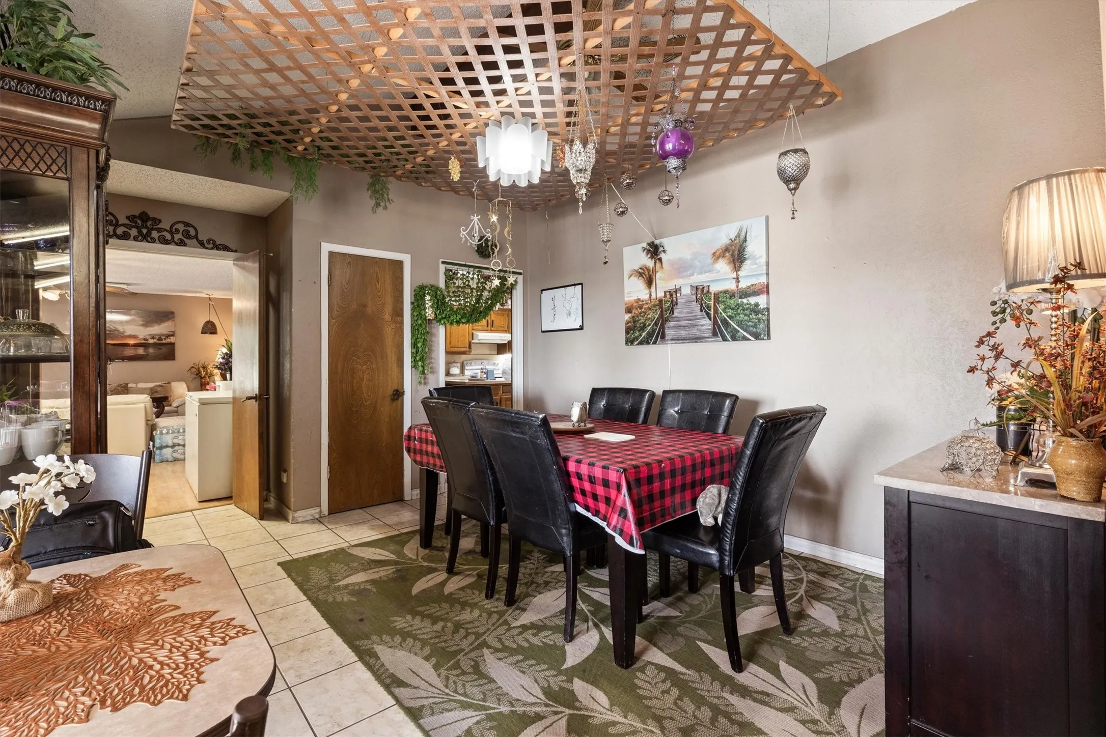 Intimate dining framed by modern sophisticated lines