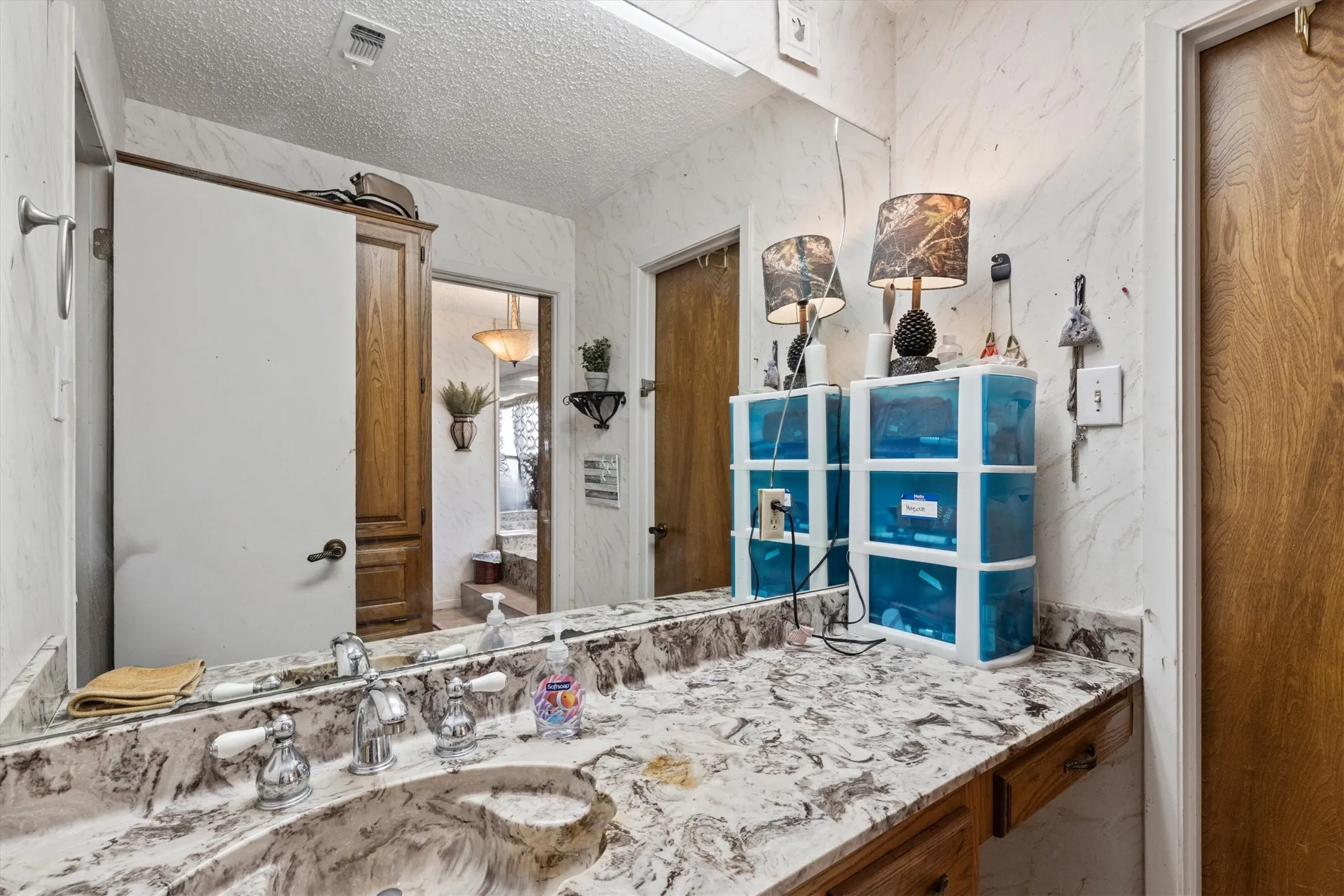 Pristine vintage style ready for your personal touch