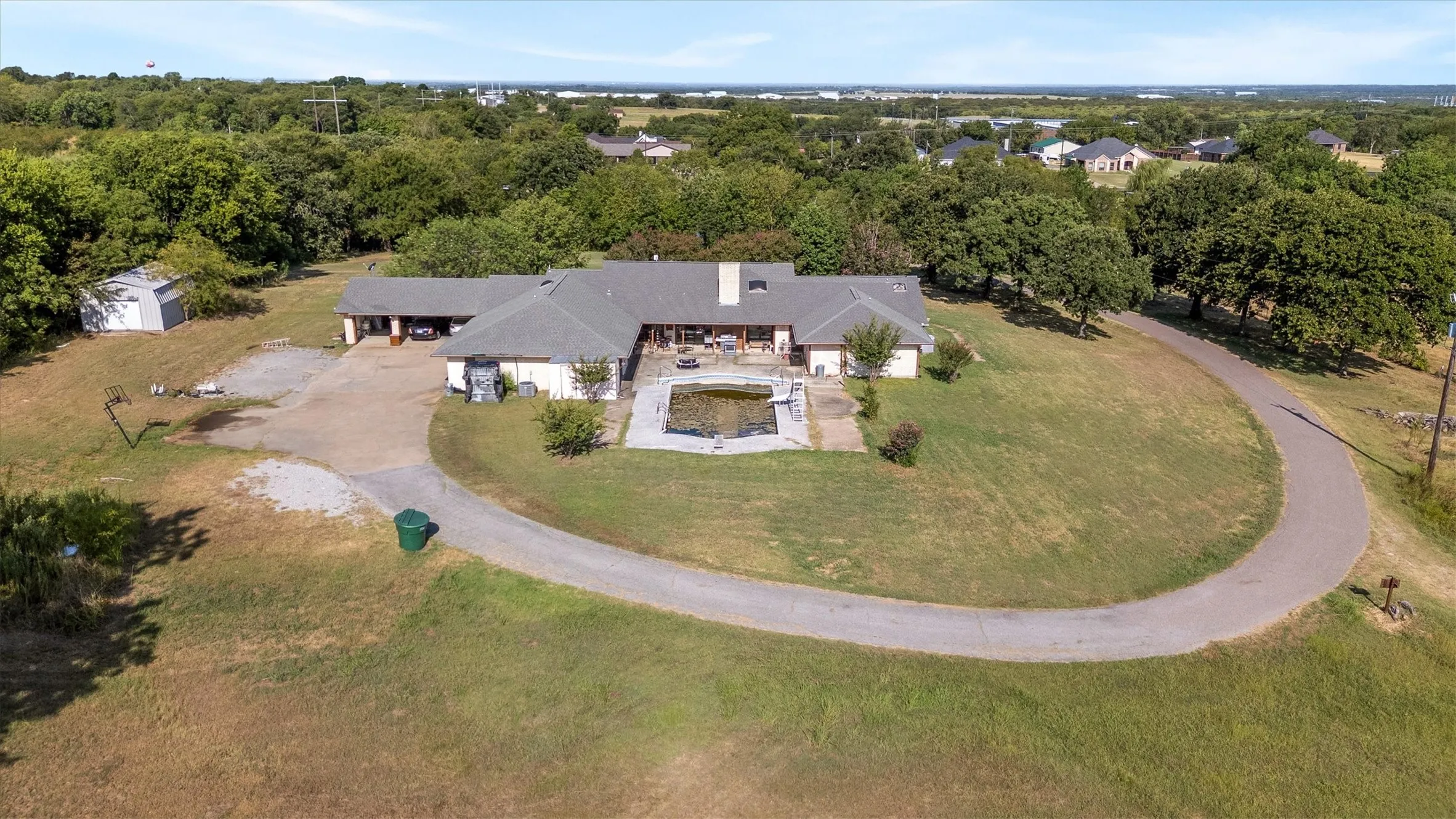 Single Family Residence For Sale in Grayson County , 442 High View Drive, Denison, Texas 75020, 5 Bedroom, 5 Bathroom, 3 Garage spaces, 3,976 Sqft, built in 1980, mls#21360091, Real Estate Agent in Denison, Homes For Sale in Grayson county, Homes For Sale in Denison, Realtor in Denison Texas, Real Estate Brokerage Independent Realty Texas, Luminita Cordes Realtor