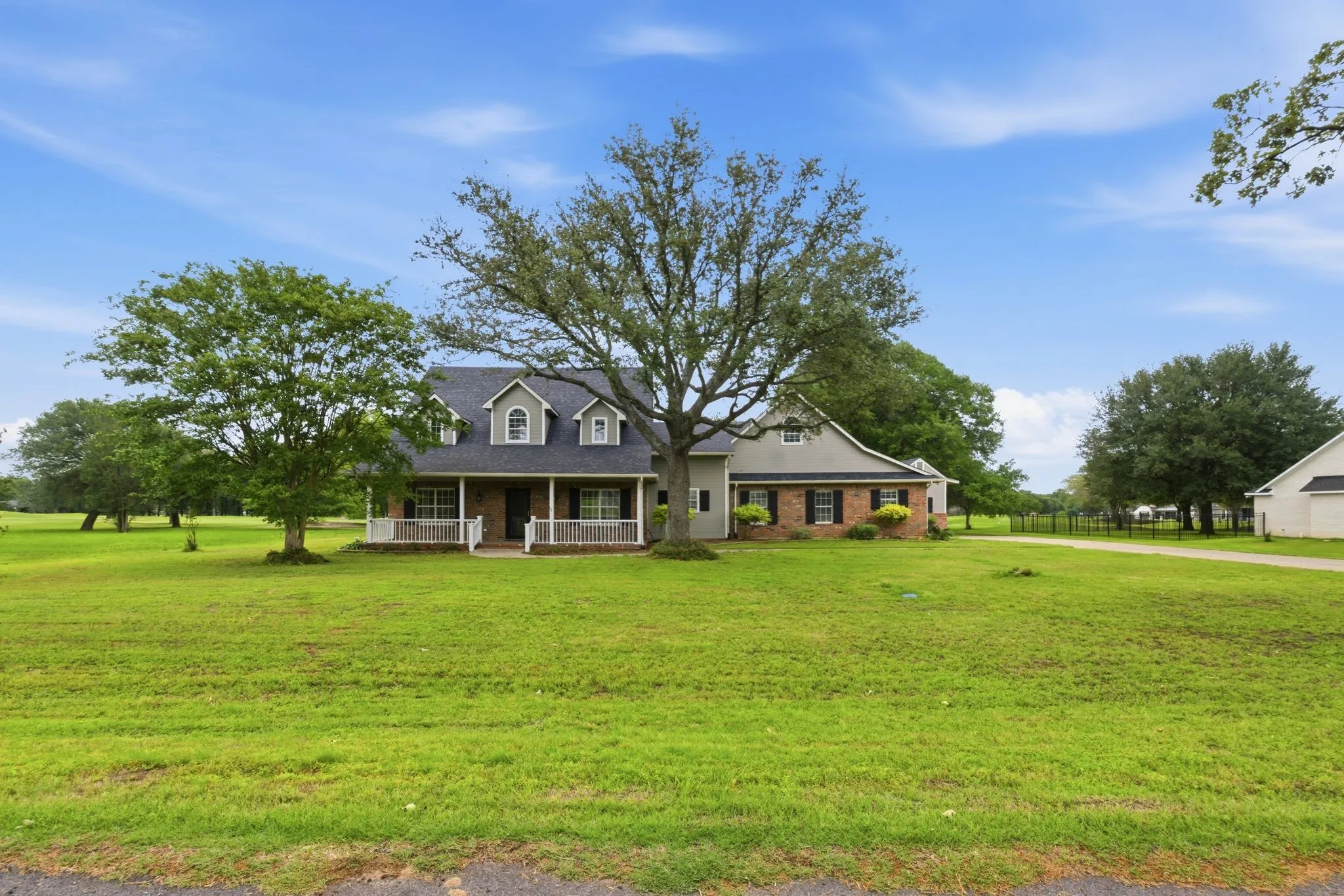 Single Family Residence For Sale in Wood County , 249 Private Road 5940, Emory, Texas 75440, 3 Bedroom, 3 Bathroom, 2 Garage spaces, 2,618 Sqft, built in 2000, mls#21363250, Real Estate Agent in Emory, Homes For Sale in Wood county, Homes For Sale in Emory, Realtor in Emory Texas, Real Estate Brokerage Independent Realty Texas, Luminita Cordes Realtor