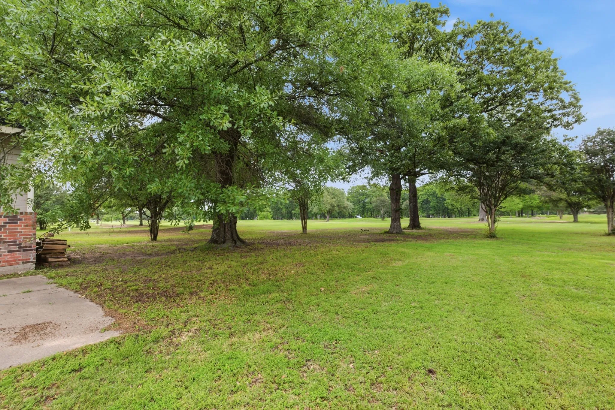 Single Family Residence For Sale in Wood County , 249 Private Road 5940, Emory, Texas 75440, 3 Bedroom, 3 Bathroom, 2 Garage spaces, 2,618 Sqft, built in 2000, mls#21363250, Real Estate Agent in Emory, Homes For Sale in Wood county, Homes For Sale in Emory, Realtor in Emory Texas, Real Estate Brokerage Independent Realty Texas, Luminita Cordes Realtor