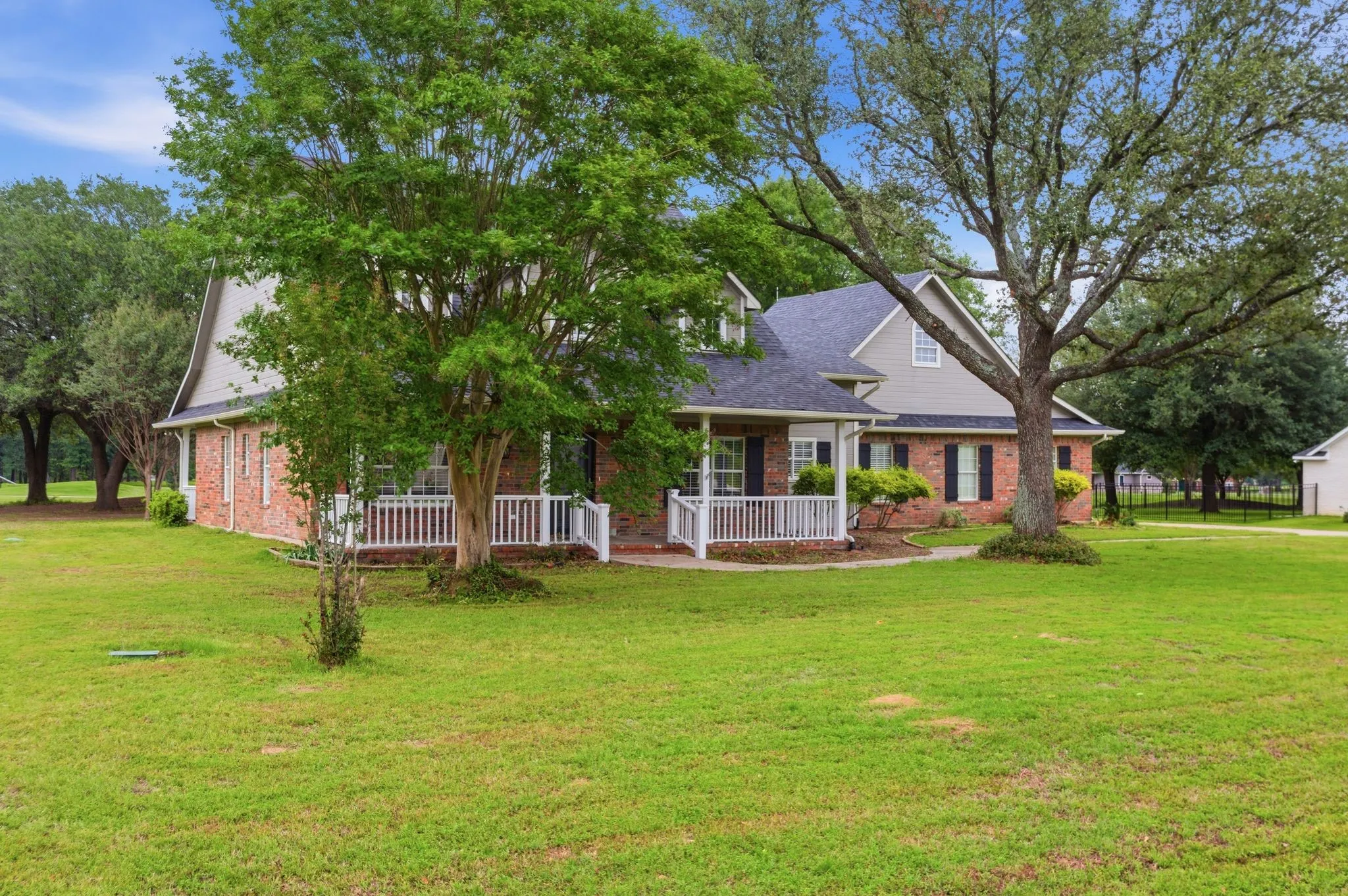 Single Family Residence For Sale in Wood County , 249 Private Road 5940, Emory, Texas 75440, 3 Bedroom, 3 Bathroom, 2 Garage spaces, 2,618 Sqft, built in 2000, mls#21363250, Real Estate Agent in Emory, Homes For Sale in Wood county, Homes For Sale in Emory, Realtor in Emory Texas, Real Estate Brokerage Independent Realty Texas, Luminita Cordes Realtor