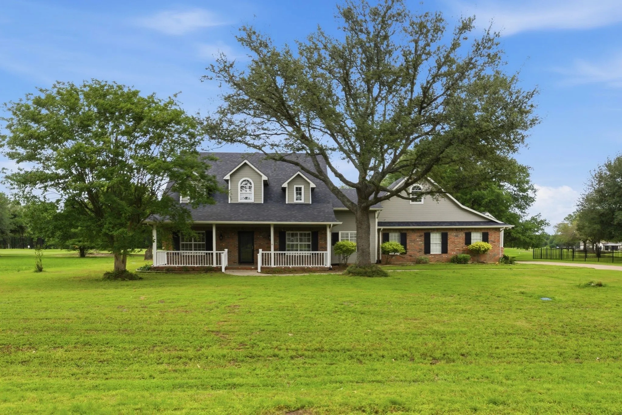 Single Family Residence For Sale in Wood County , 249 Private Road 5940, Emory, Texas 75440, 3 Bedroom, 3 Bathroom, 2 Garage spaces, 2,618 Sqft, built in 2000, mls#21363250, Real Estate Agent in Emory, Homes For Sale in Wood county, Homes For Sale in Emory, Realtor in Emory Texas, Real Estate Brokerage Independent Realty Texas, Luminita Cordes Realtor