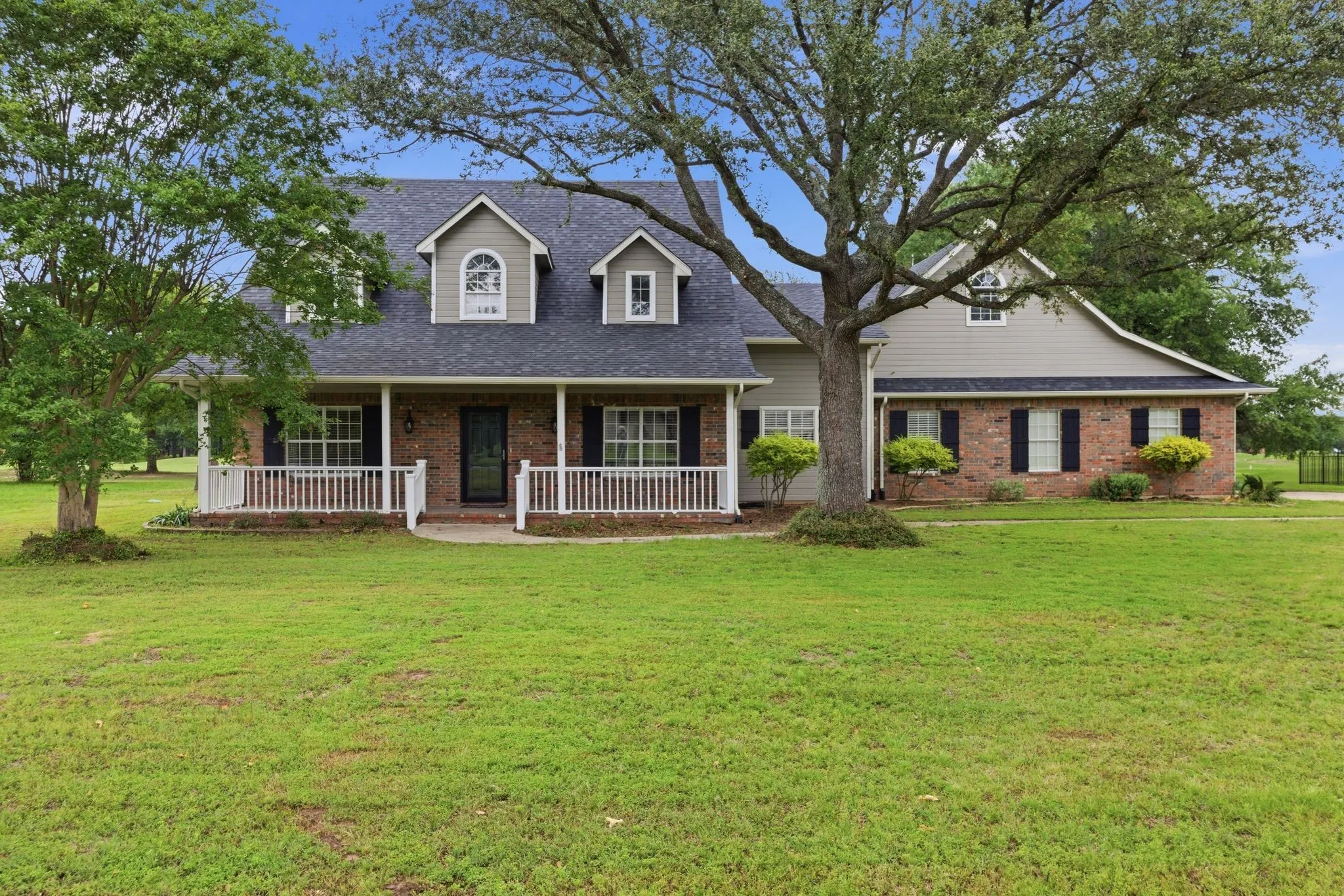 Single Family Residence For Sale in Wood County , 249 Private Road 5940, Emory, Texas 75440, 3 Bedroom, 3 Bathroom, 2 Garage spaces, 2,618 Sqft, built in 2000, mls#21363250, Real Estate Agent in Emory, Homes For Sale in Wood county, Homes For Sale in Emory, Realtor in Emory Texas, Real Estate Brokerage Independent Realty Texas, Luminita Cordes Realtor