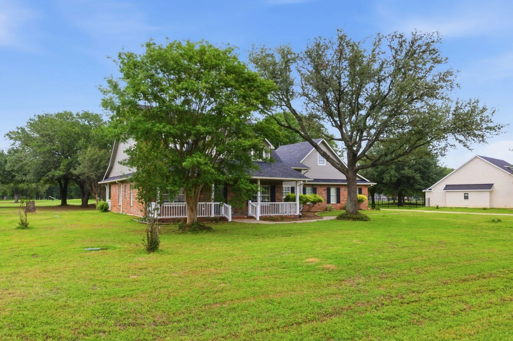 Single Family Residence For Sale in Wood County , 249 Private Road 5940, Emory, Texas 75440, 3 Bedroom, 3 Bathroom, 2 Garage spaces, 2,618 Sqft, built in 2000, mls#21363250, Real Estate Agent in Emory, Homes For Sale in Wood county, Homes For Sale in Emory, Realtor in Emory Texas, Real Estate Brokerage Independent Realty Texas, Luminita Cordes Realtor