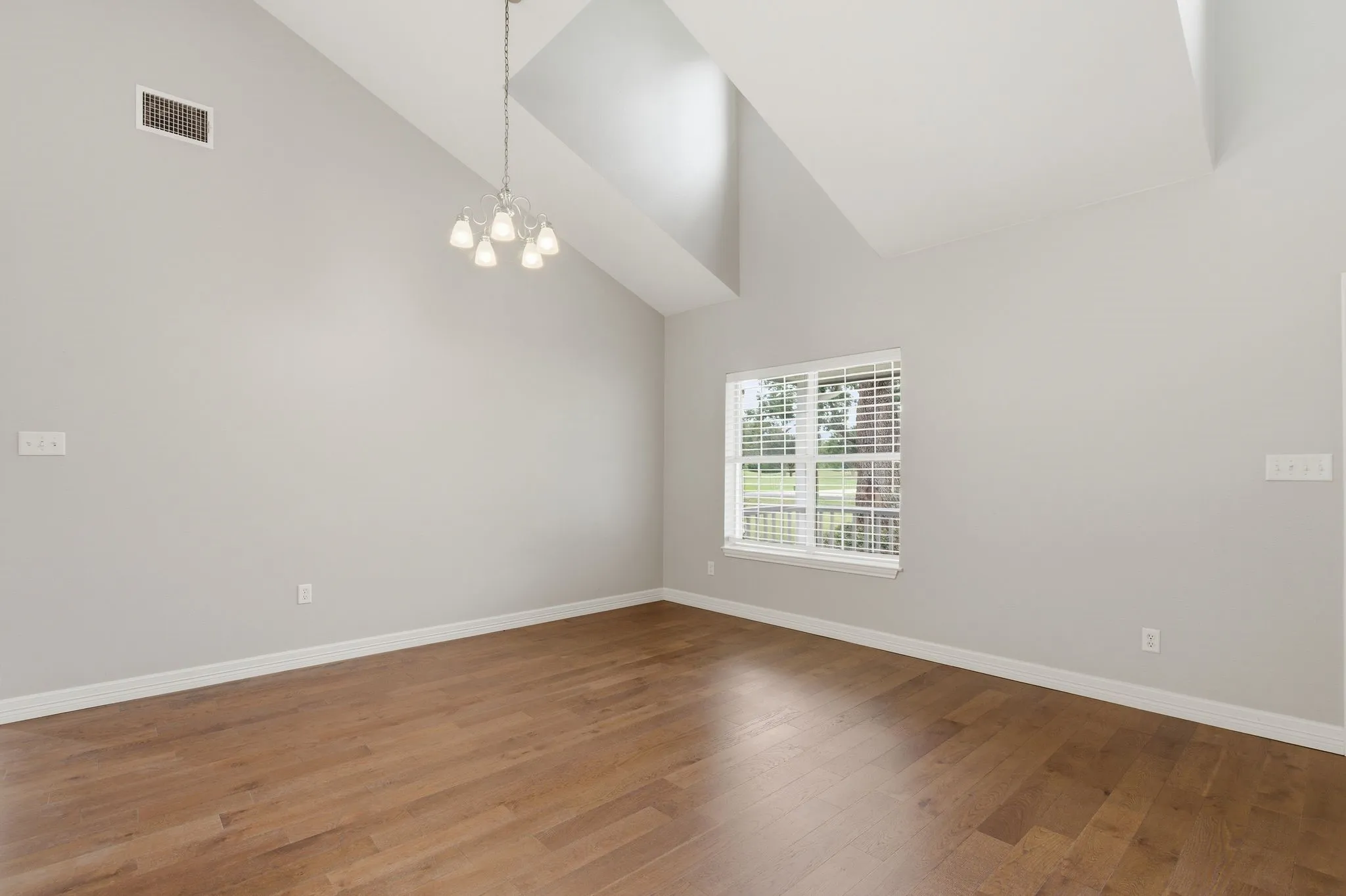 Single Family Residence For Sale in Wood County , 249 Private Road 5940, Emory, Texas 75440, 3 Bedroom, 3 Bathroom, 2 Garage spaces, 2,618 Sqft, built in 2000, mls#21363250, Real Estate Agent in Emory, Homes For Sale in Wood county, Homes For Sale in Emory, Realtor in Emory Texas, Real Estate Brokerage Independent Realty Texas, Luminita Cordes Realtor