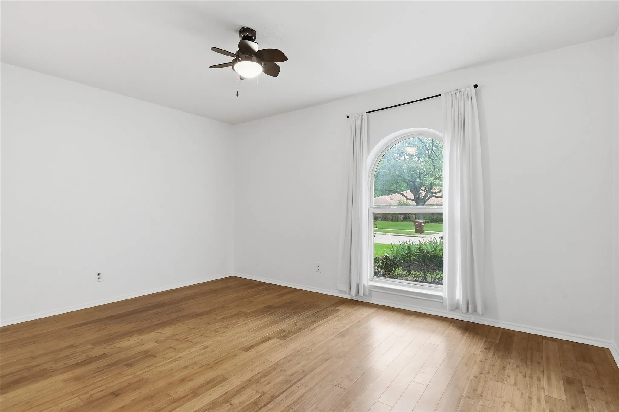 Single Family Residence For Sale in Collin County , 2512 Timbercreek Drive, Plano, Texas 75075, 4 Bedroom, 3 Bathroom, 2 Garage spaces, 2,588 Sqft, built in 1973, mls#21363232, Real Estate Agent in Plano, Homes For Sale in Collin county, Homes For Sale in Plano, Realtor in Plano Texas, Real Estate Brokerage Independent Realty Texas, Luminita Cordes Realtor
