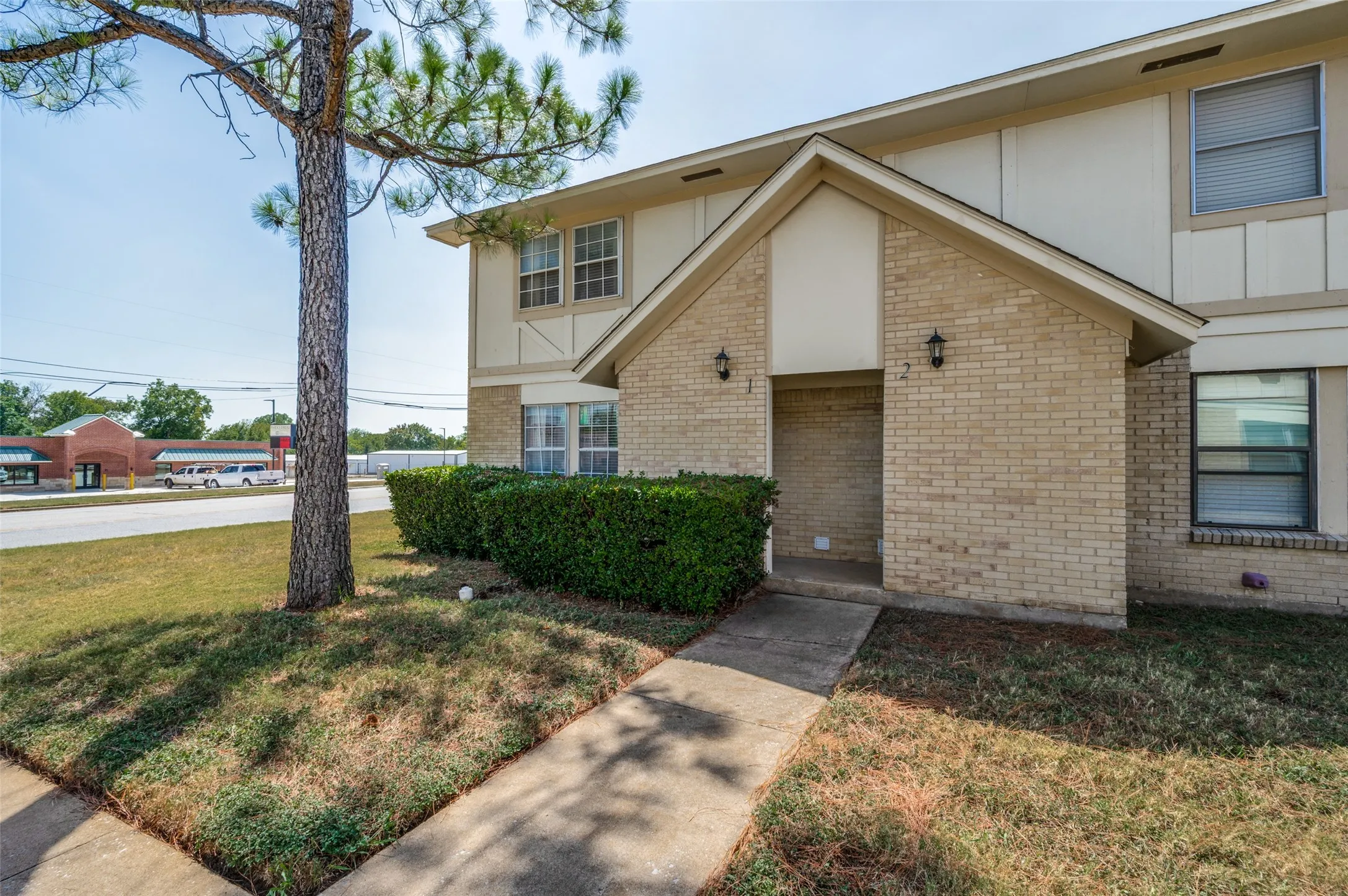 Townhouse For Sale in Grayson County , 1905 W Morton Street 1, Denison, Texas 75020, 3 Bedroom, 2 Bathroom, Garage spaces, 1,080 Sqft, built in 1962, mls#21363047, Real Estate Agent in Denison, Homes For Sale in Grayson county, Homes For Sale in Denison, Realtor in Denison Texas, Real Estate Brokerage Independent Realty Texas, Luminita Cordes Realtor