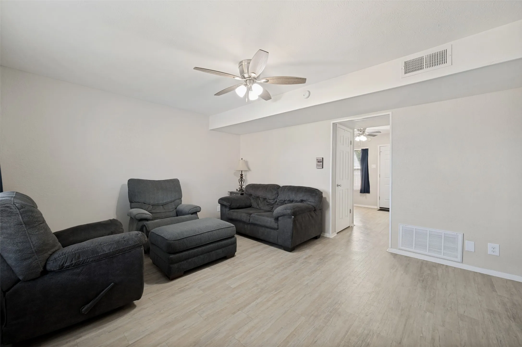 Townhouse For Sale in Grayson County , 1905 W Morton Street 1, Denison, Texas 75020, 3 Bedroom, 2 Bathroom, Garage spaces, 1,080 Sqft, built in 1962, mls#21363047, Real Estate Agent in Denison, Homes For Sale in Grayson county, Homes For Sale in Denison, Realtor in Denison Texas, Real Estate Brokerage Independent Realty Texas, Luminita Cordes Realtor
