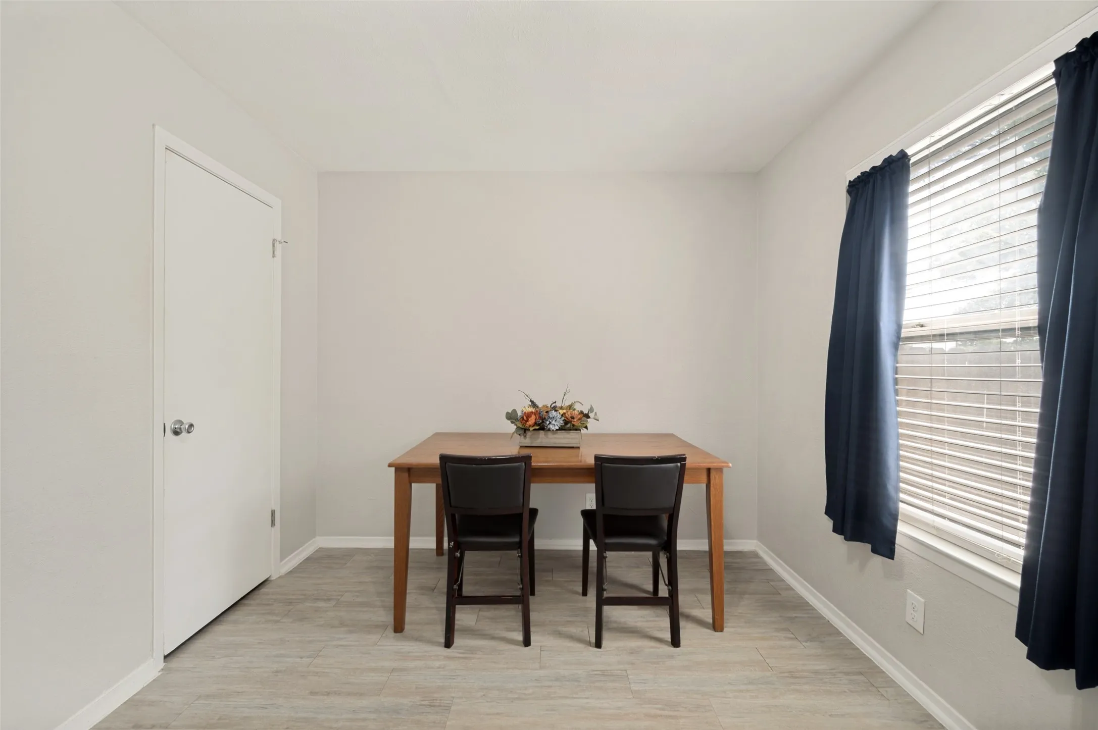 Townhouse For Sale in Grayson County , 1905 W Morton Street 1, Denison, Texas 75020, 3 Bedroom, 2 Bathroom, Garage spaces, 1,080 Sqft, built in 1962, mls#21363047, Real Estate Agent in Denison, Homes For Sale in Grayson county, Homes For Sale in Denison, Realtor in Denison Texas, Real Estate Brokerage Independent Realty Texas, Luminita Cordes Realtor