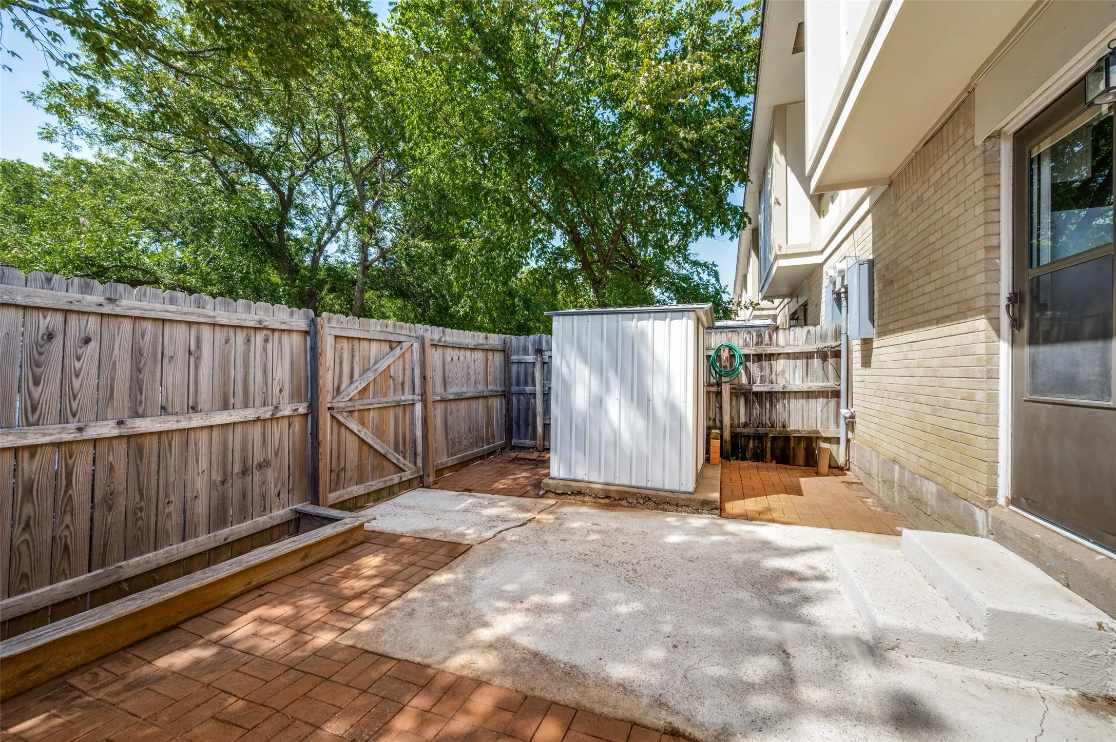 Townhouse For Sale in Grayson County , 1905 W Morton Street 1, Denison, Texas 75020, 3 Bedroom, 2 Bathroom, Garage spaces, 1,080 Sqft, built in 1962, mls#21363047, Real Estate Agent in Denison, Homes For Sale in Grayson county, Homes For Sale in Denison, Realtor in Denison Texas, Real Estate Brokerage Independent Realty Texas, Luminita Cordes Realtor