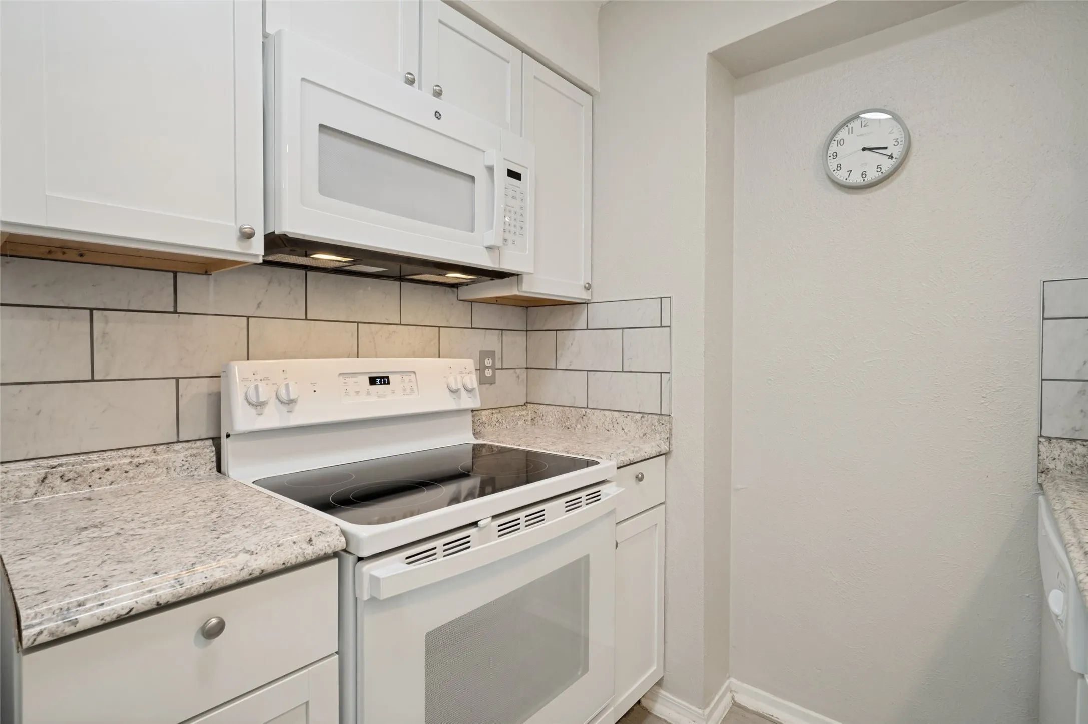 Townhouse For Sale in Grayson County , 1905 W Morton Street 1, Denison, Texas 75020, 3 Bedroom, 2 Bathroom, Garage spaces, 1,080 Sqft, built in 1962, mls#21363047, Real Estate Agent in Denison, Homes For Sale in Grayson county, Homes For Sale in Denison, Realtor in Denison Texas, Real Estate Brokerage Independent Realty Texas, Luminita Cordes Realtor