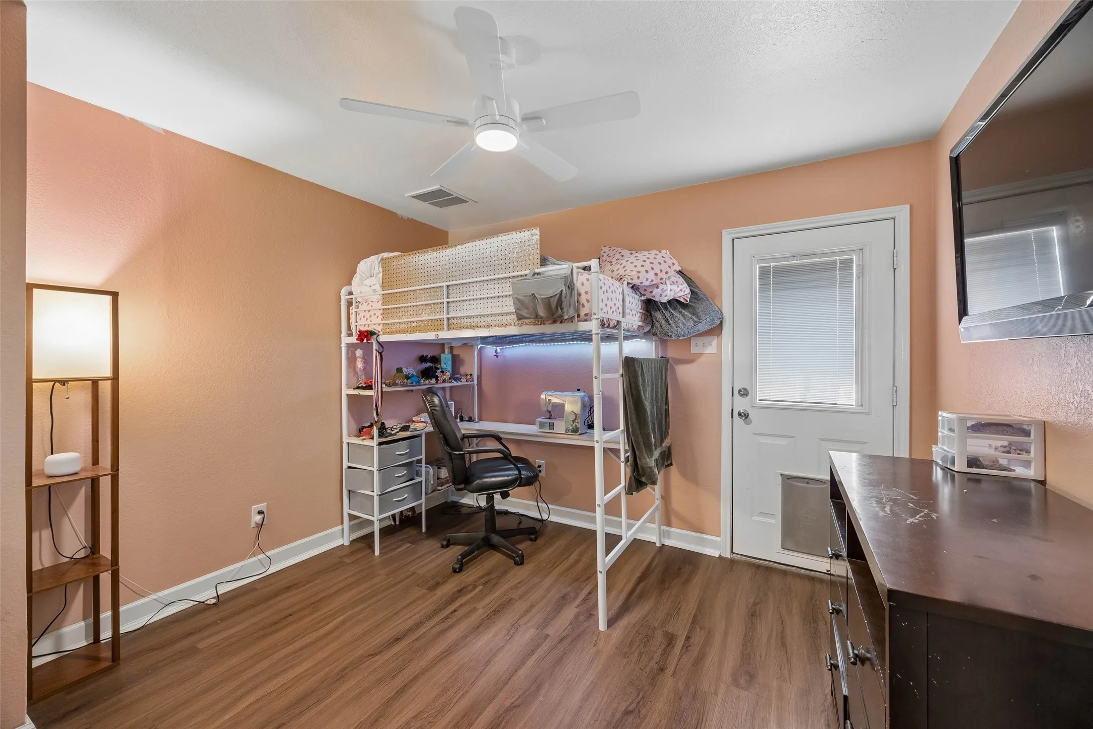 Single Family Residence For Sale in Tarrant County , 340 Austin Street, Keller, Texas 76248, 5 Bedroom, 2 Bathroom, 1 Garage spaces, 1,555 Sqft, built in 1992, mls#21363088, Real Estate Agent in Keller, Homes For Sale in Tarrant county, Homes For Sale in Keller, Realtor in Keller Texas, Real Estate Brokerage Independent Realty Texas, Luminita Cordes Realtor