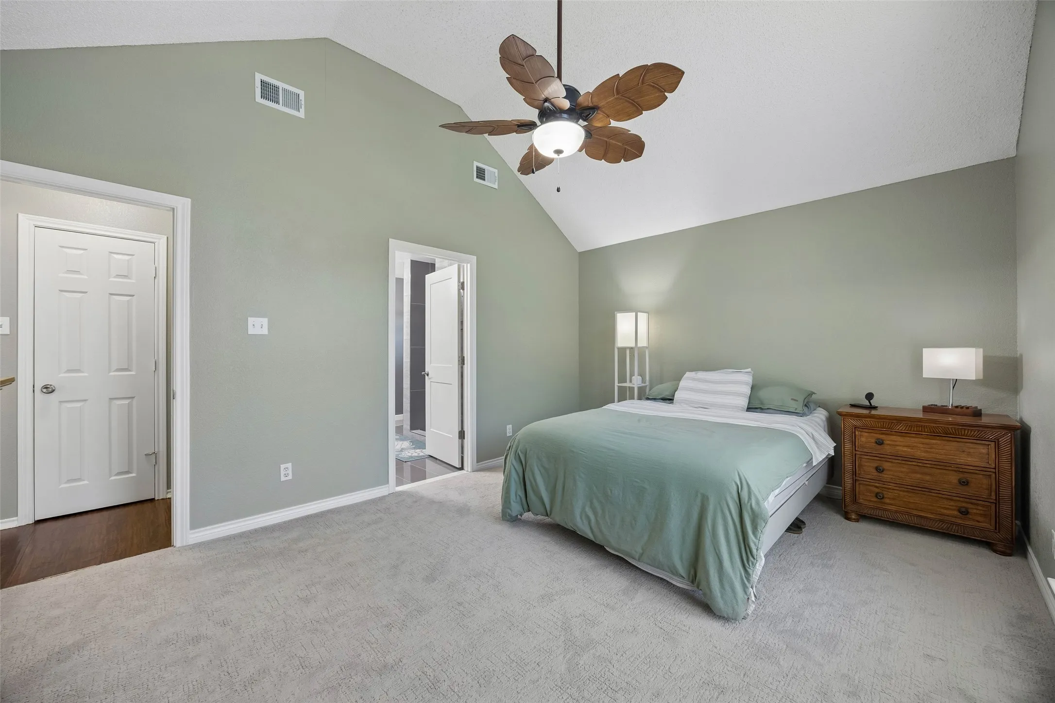 Single Family Residence For Sale in Tarrant County , 340 Austin Street, Keller, Texas 76248, 5 Bedroom, 2 Bathroom, 1 Garage spaces, 1,555 Sqft, built in 1992, mls#21363088, Real Estate Agent in Keller, Homes For Sale in Tarrant county, Homes For Sale in Keller, Realtor in Keller Texas, Real Estate Brokerage Independent Realty Texas, Luminita Cordes Realtor