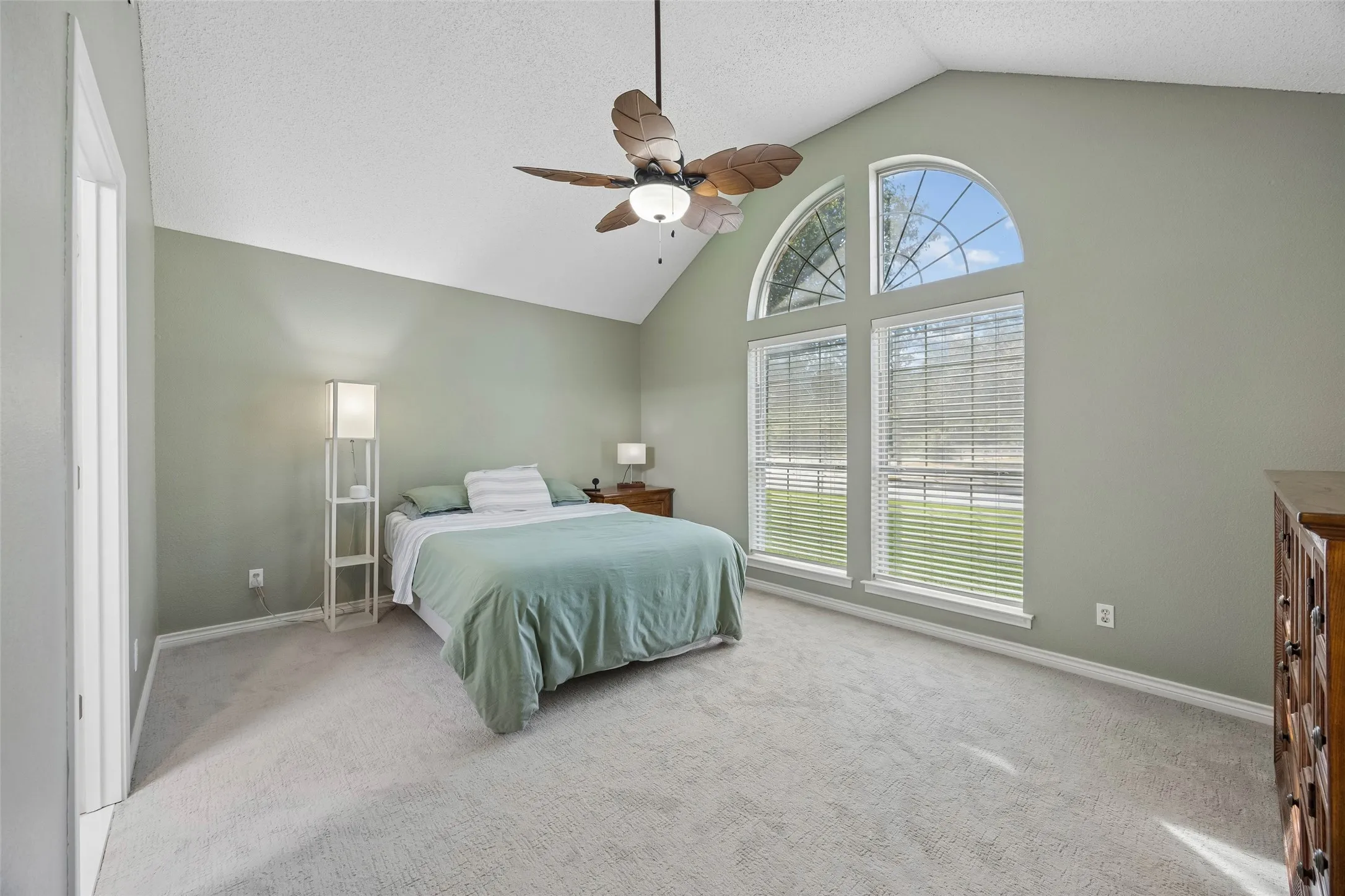 Single Family Residence For Sale in Tarrant County , 340 Austin Street, Keller, Texas 76248, 5 Bedroom, 2 Bathroom, 1 Garage spaces, 1,555 Sqft, built in 1992, mls#21363088, Real Estate Agent in Keller, Homes For Sale in Tarrant county, Homes For Sale in Keller, Realtor in Keller Texas, Real Estate Brokerage Independent Realty Texas, Luminita Cordes Realtor