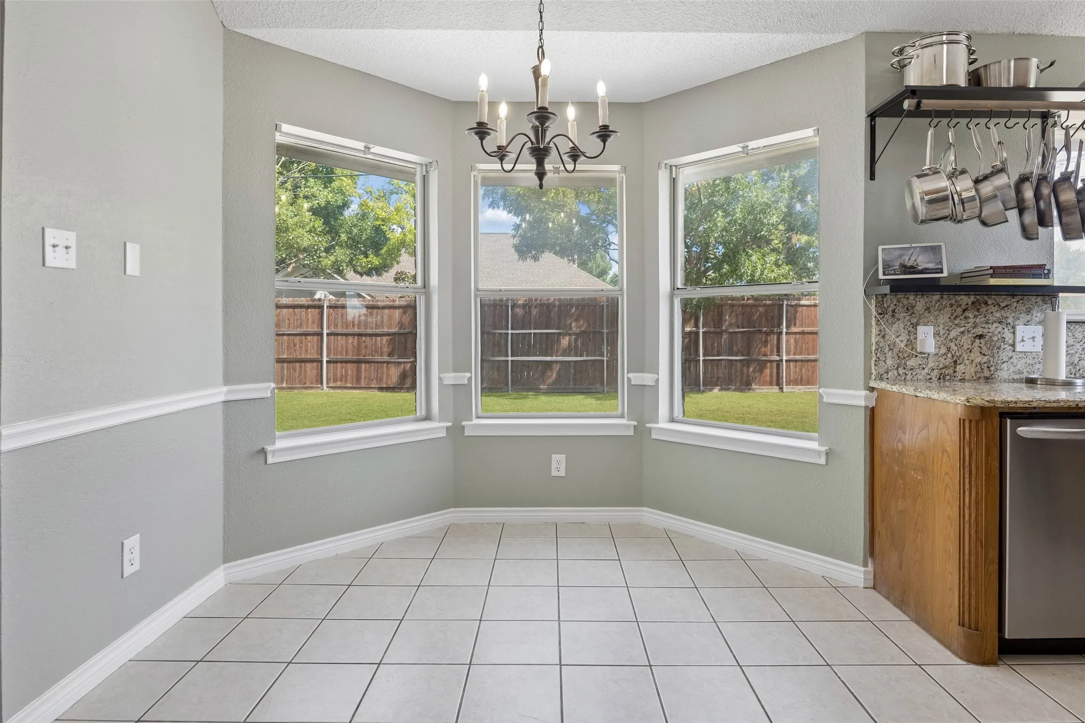 Single Family Residence For Sale in Tarrant County , 340 Austin Street, Keller, Texas 76248, 5 Bedroom, 2 Bathroom, 1 Garage spaces, 1,555 Sqft, built in 1992, mls#21363088, Real Estate Agent in Keller, Homes For Sale in Tarrant county, Homes For Sale in Keller, Realtor in Keller Texas, Real Estate Brokerage Independent Realty Texas, Luminita Cordes Realtor