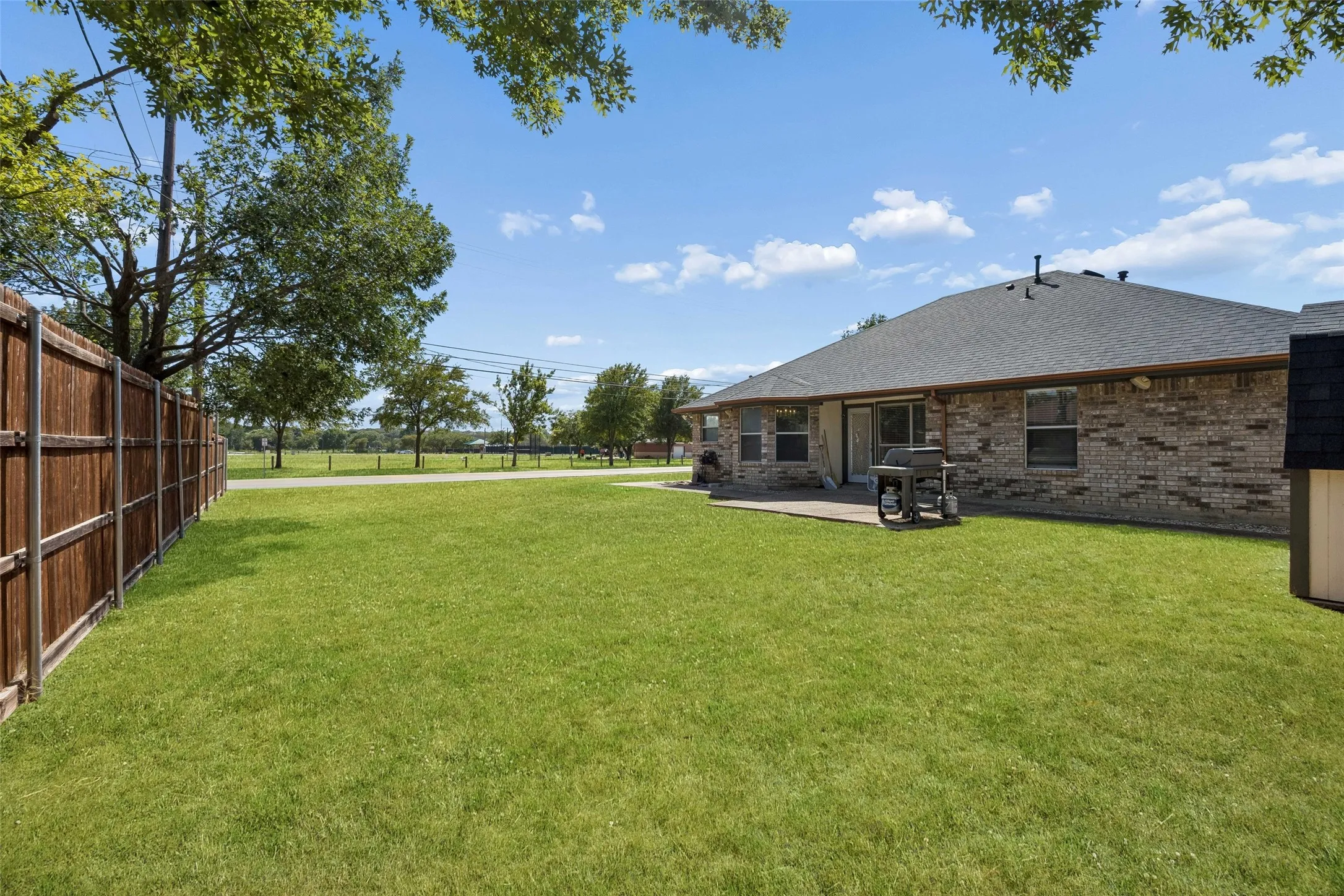 Single Family Residence For Sale in Tarrant County , 340 Austin Street, Keller, Texas 76248, 5 Bedroom, 2 Bathroom, 1 Garage spaces, 1,555 Sqft, built in 1992, mls#21363088, Real Estate Agent in Keller, Homes For Sale in Tarrant county, Homes For Sale in Keller, Realtor in Keller Texas, Real Estate Brokerage Independent Realty Texas, Luminita Cordes Realtor