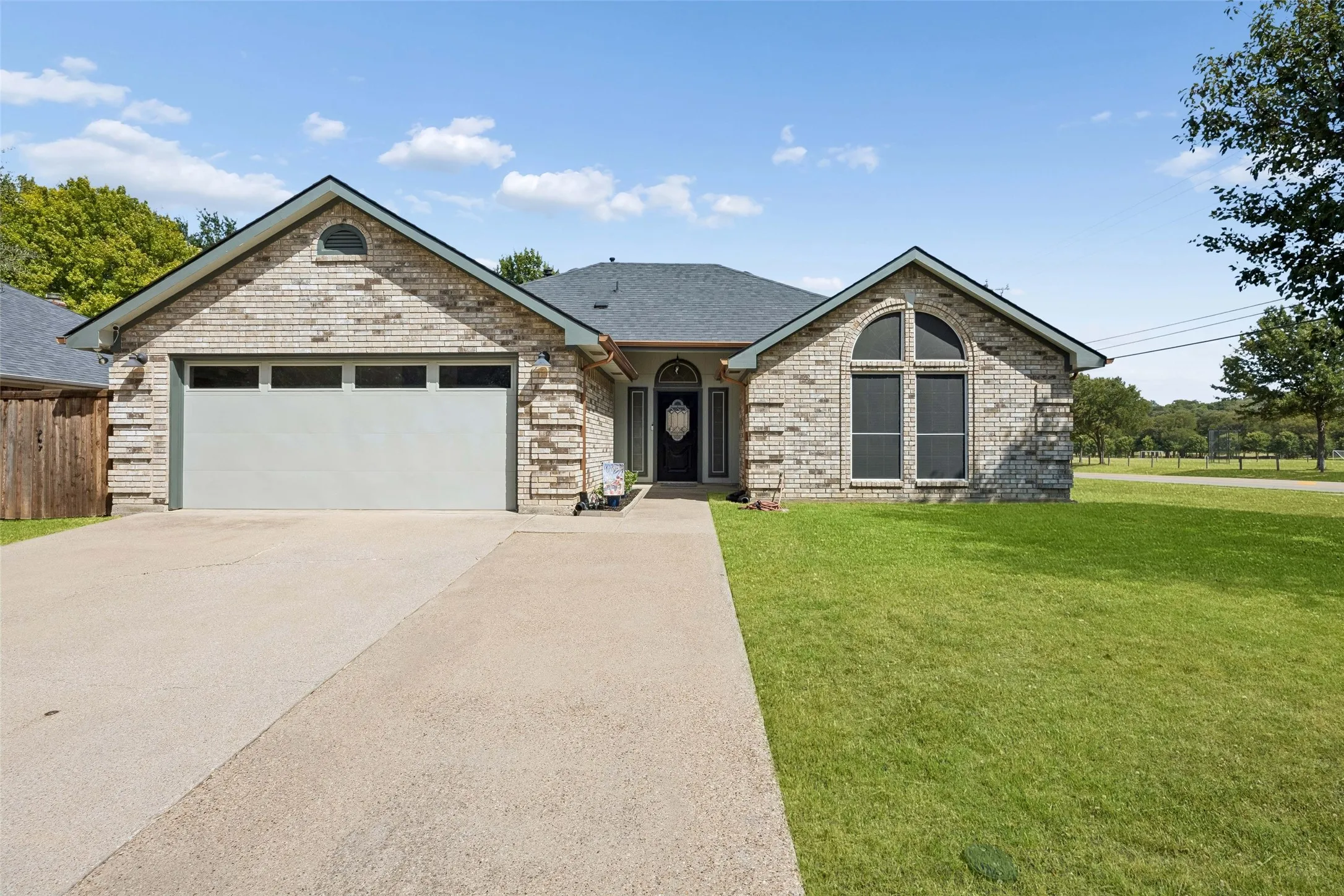 Single Family Residence For Sale in Tarrant County , 340 Austin Street, Keller, Texas 76248, 5 Bedroom, 2 Bathroom, 1 Garage spaces, 1,555 Sqft, built in 1992, mls#21363088, Real Estate Agent in Keller, Homes For Sale in Tarrant county, Homes For Sale in Keller, Realtor in Keller Texas, Real Estate Brokerage Independent Realty Texas, Luminita Cordes Realtor