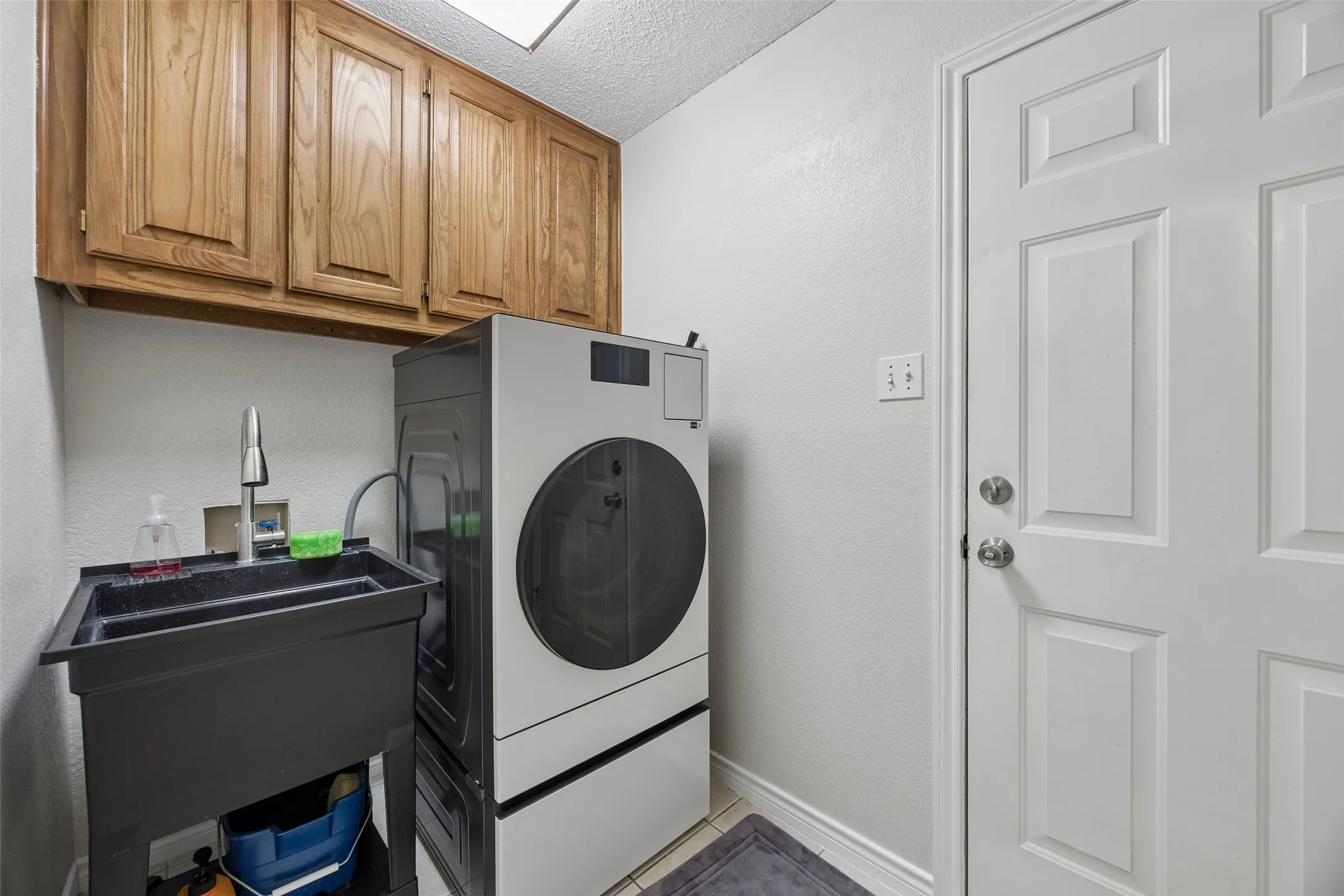Single Family Residence For Sale in Tarrant County , 340 Austin Street, Keller, Texas 76248, 5 Bedroom, 2 Bathroom, 1 Garage spaces, 1,555 Sqft, built in 1992, mls#21363088, Real Estate Agent in Keller, Homes For Sale in Tarrant county, Homes For Sale in Keller, Realtor in Keller Texas, Real Estate Brokerage Independent Realty Texas, Luminita Cordes Realtor